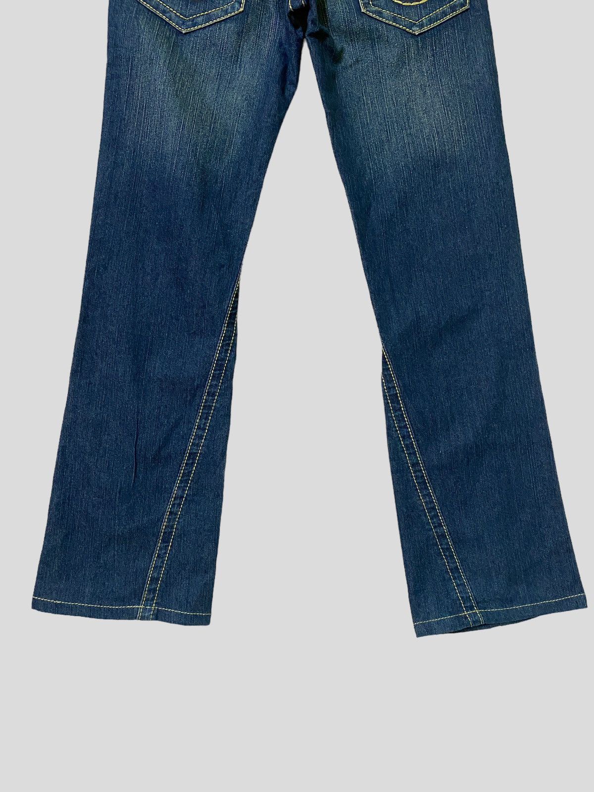 True Religion × Vintage Flared TRUE RELIGION Embroidered Back Pocket Denim Size US 28 / EU 44 - 3 Thumbnail