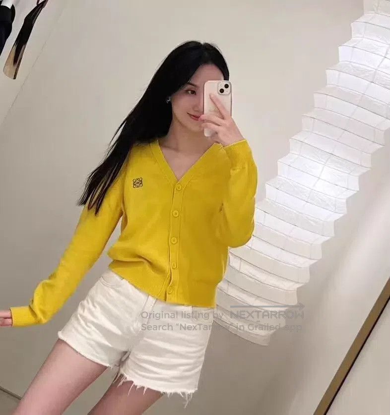 Loewe Loewe Yellow logo embroidered wool V-neck single-breasted Size M / US 6-8 / IT 42-44 - 7 Thumbnail