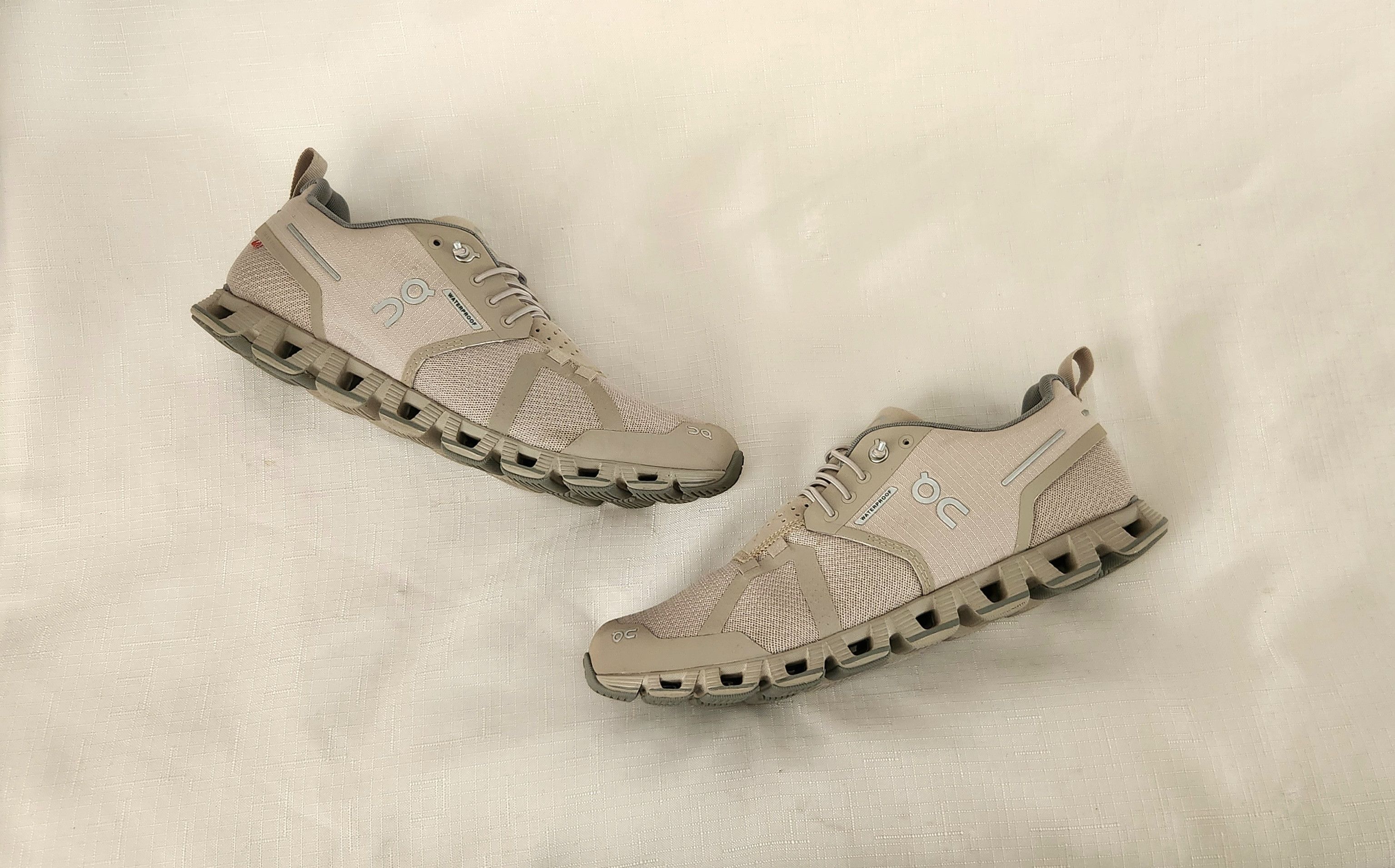 On ON Running Cloud Swiss Engineering Waterproof Womens SZ 9 Size US 9 / IT 39 - 3 Thumbnail