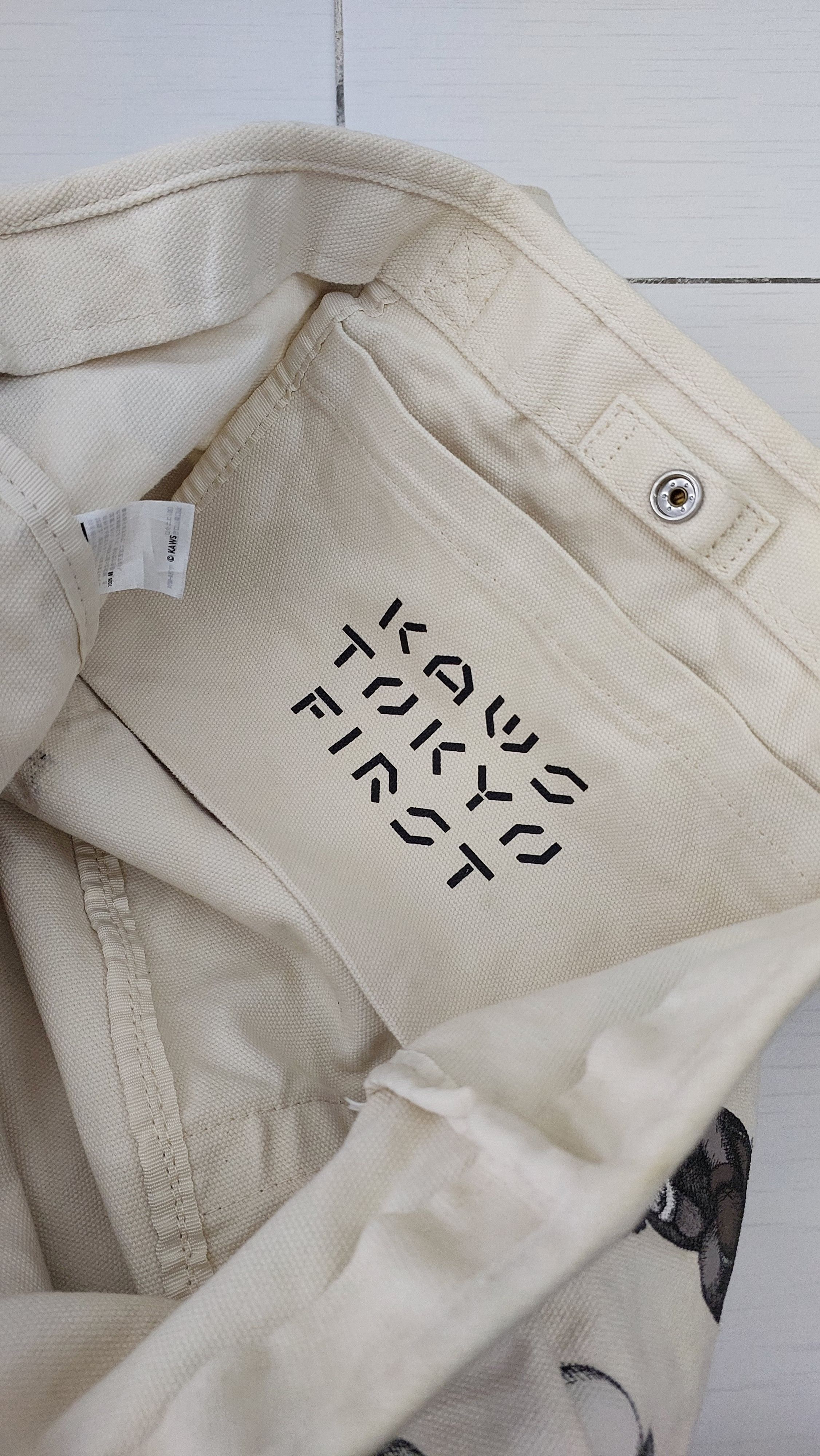 Japanese Brand × Kaws × Uniqlo UNIQLO x KAWS TOTE CANVES BAG Size ONE SIZE - 4 Thumbnail