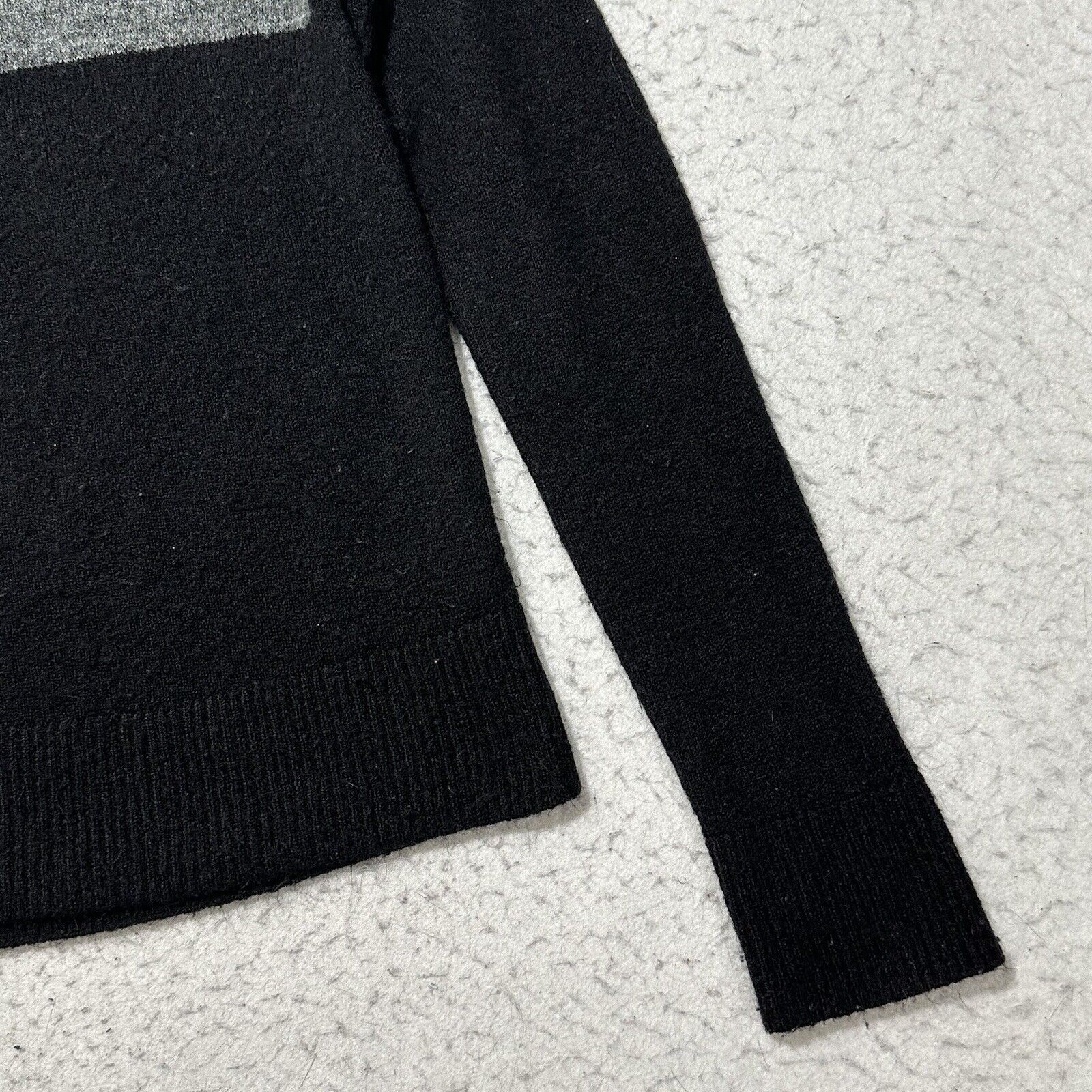 Old Navy Old Navy Small Lightweight Sweater Black White Gray Striped Size S / US 4 / IT 40 - 6 Thumbnail