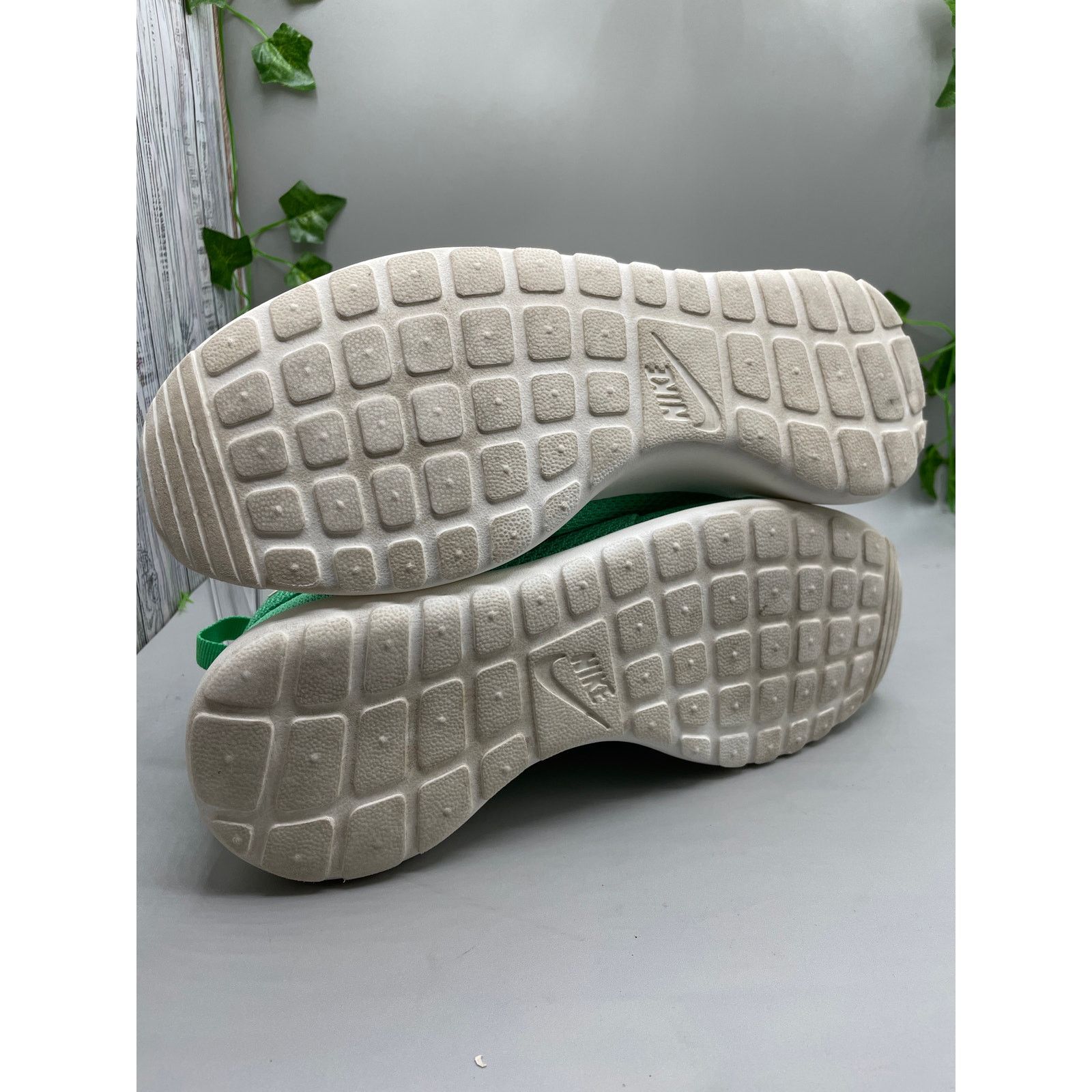 Nike Nike Roshe Run Gamma Green Men’s Athletic Running Shoes 9.5 Size US 9.5 / EU 42-43 - 6 Thumbnail