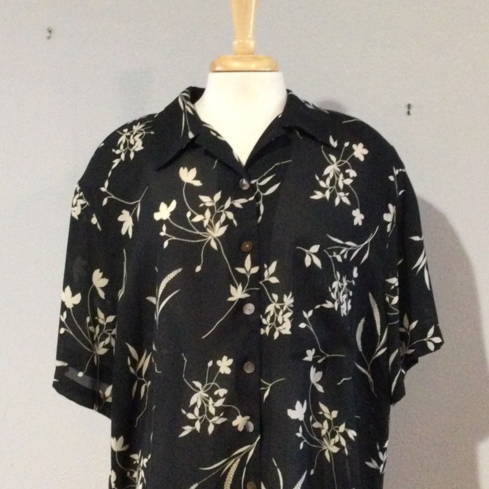 Evan Picone Evan-Picone Floral Button Front Shoulder Pads Top Sz 22W Size 3XL / US 20-22 - 2 Thumbnail