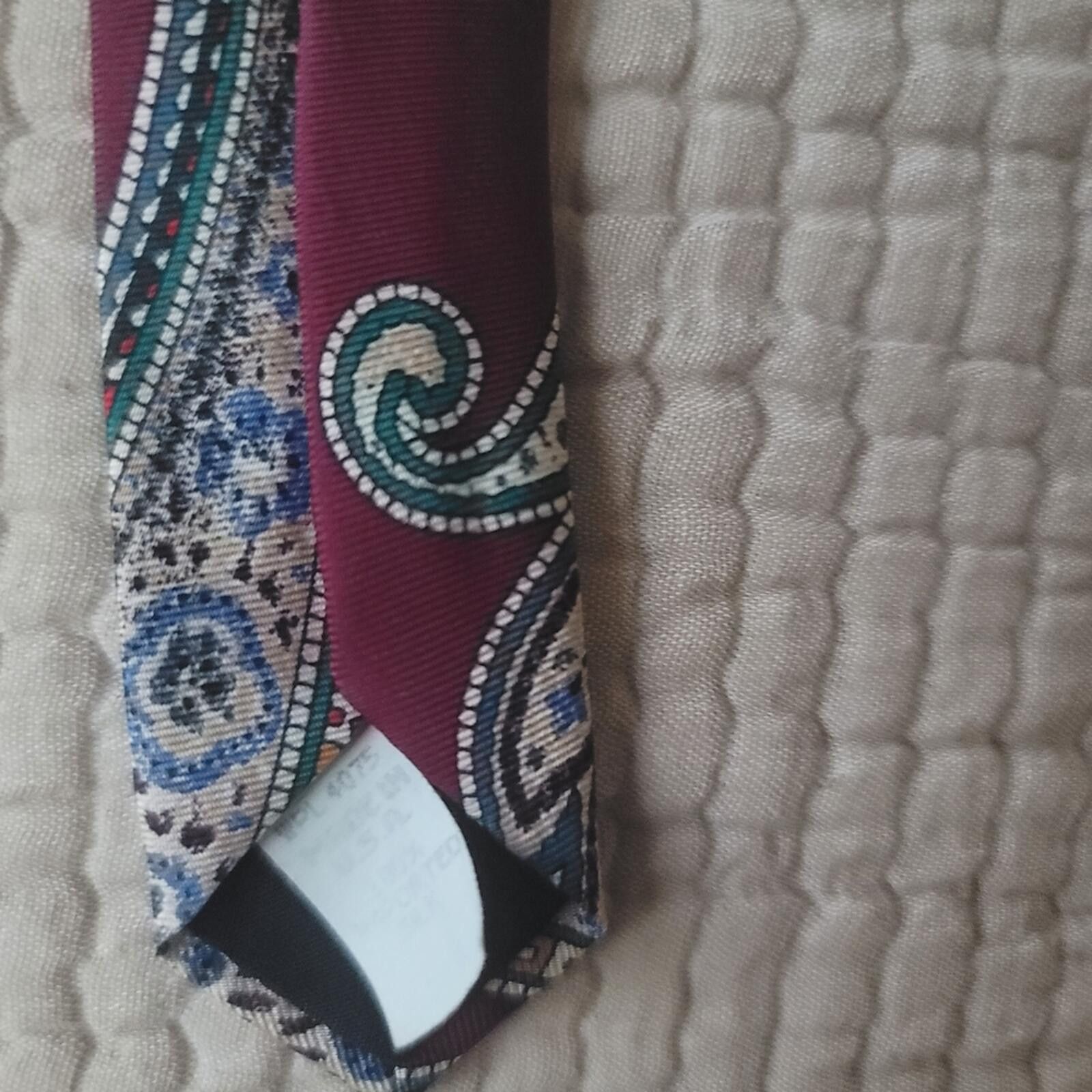 Oscar De La Renta Oscar de la Renta Burgundy Paisley Tie Imported Silk EUC Size ONE SIZE - 3 Thumbnail