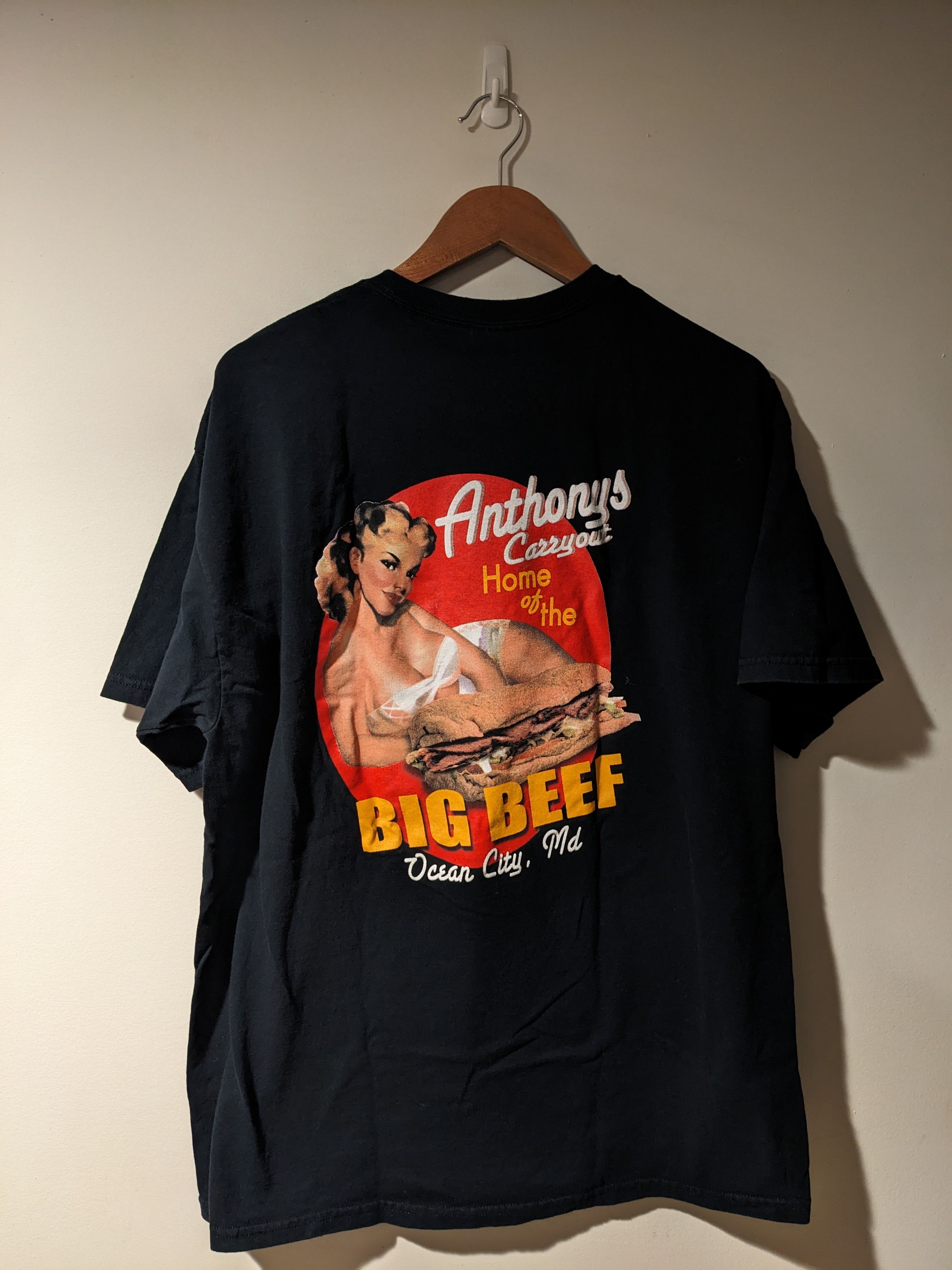 Vintage Vintage Y2K Anthony's Carry Out Big Beef Pin Up Girl T-Shirt Size US XL / EU 56 / 4 - 1 Thumbnail