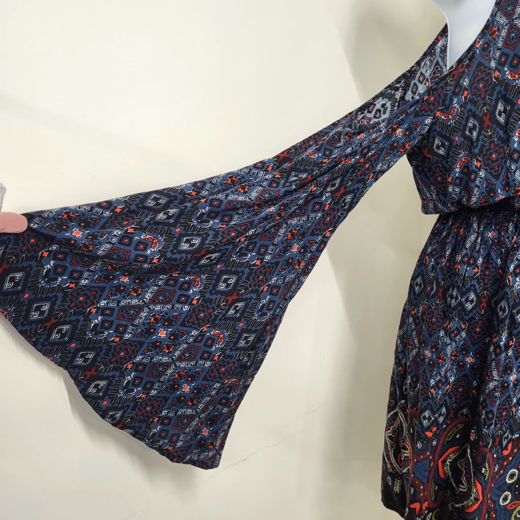 Abercrombie & Fitch Abercrombie & Fitch Dress Medium Blue Paisley Cold Shoulder Long Sleeve Dress Size M / US 6-8 / IT 42-44 - 3 Thumbnail