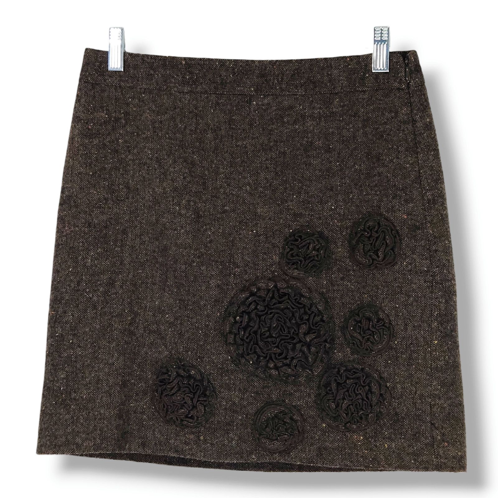 Other EUC Ann Taylor Loft 3D Floral Applique Wool Mini Skirt Sz 2P Size 28" / US 6 / IT 42 - 1 Thumbnail