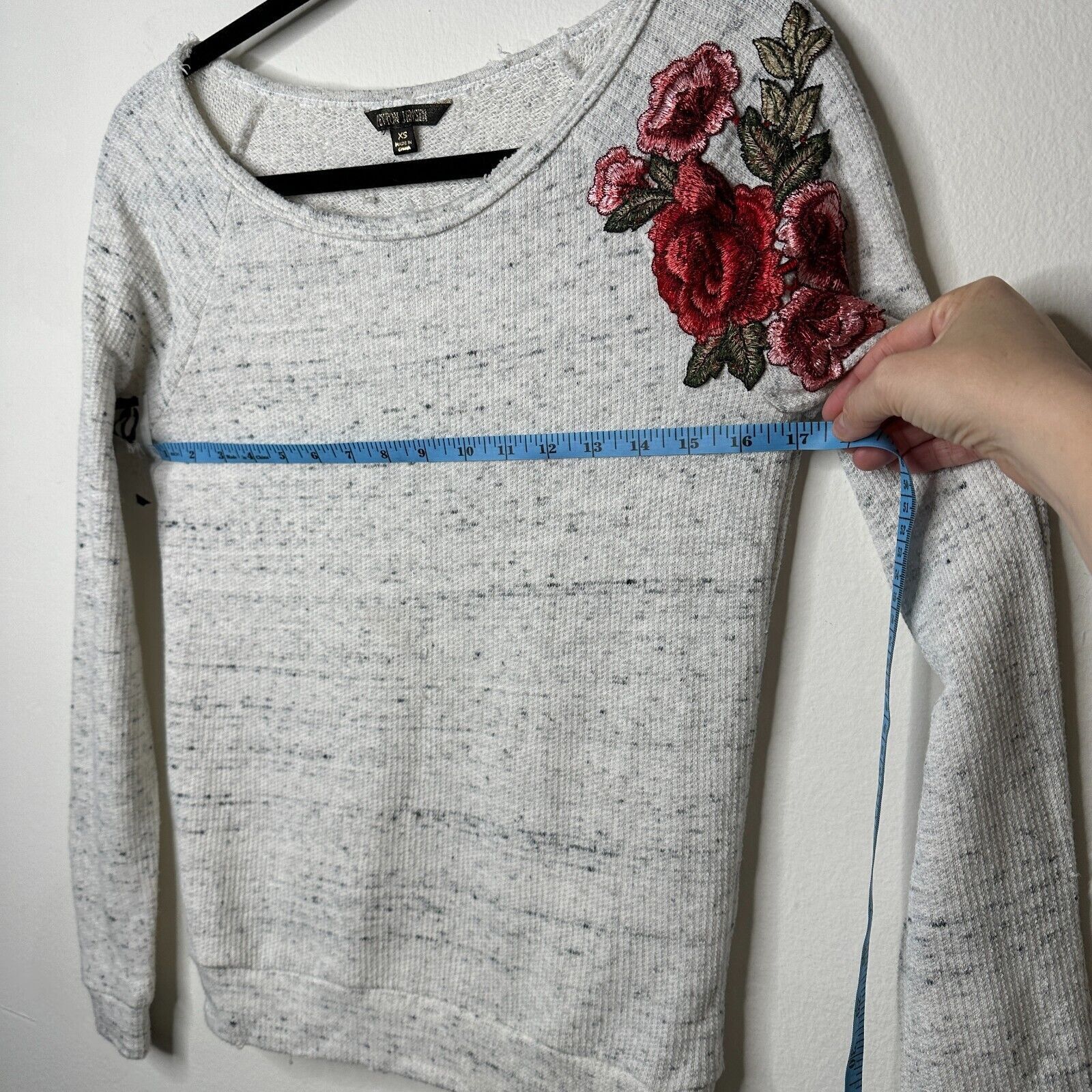 Other Peyton Jensen White-Gray Heathered Embroider Rose Sweater XS Size XS / US 0-2 / IT 36-38 - 10 Thumbnail