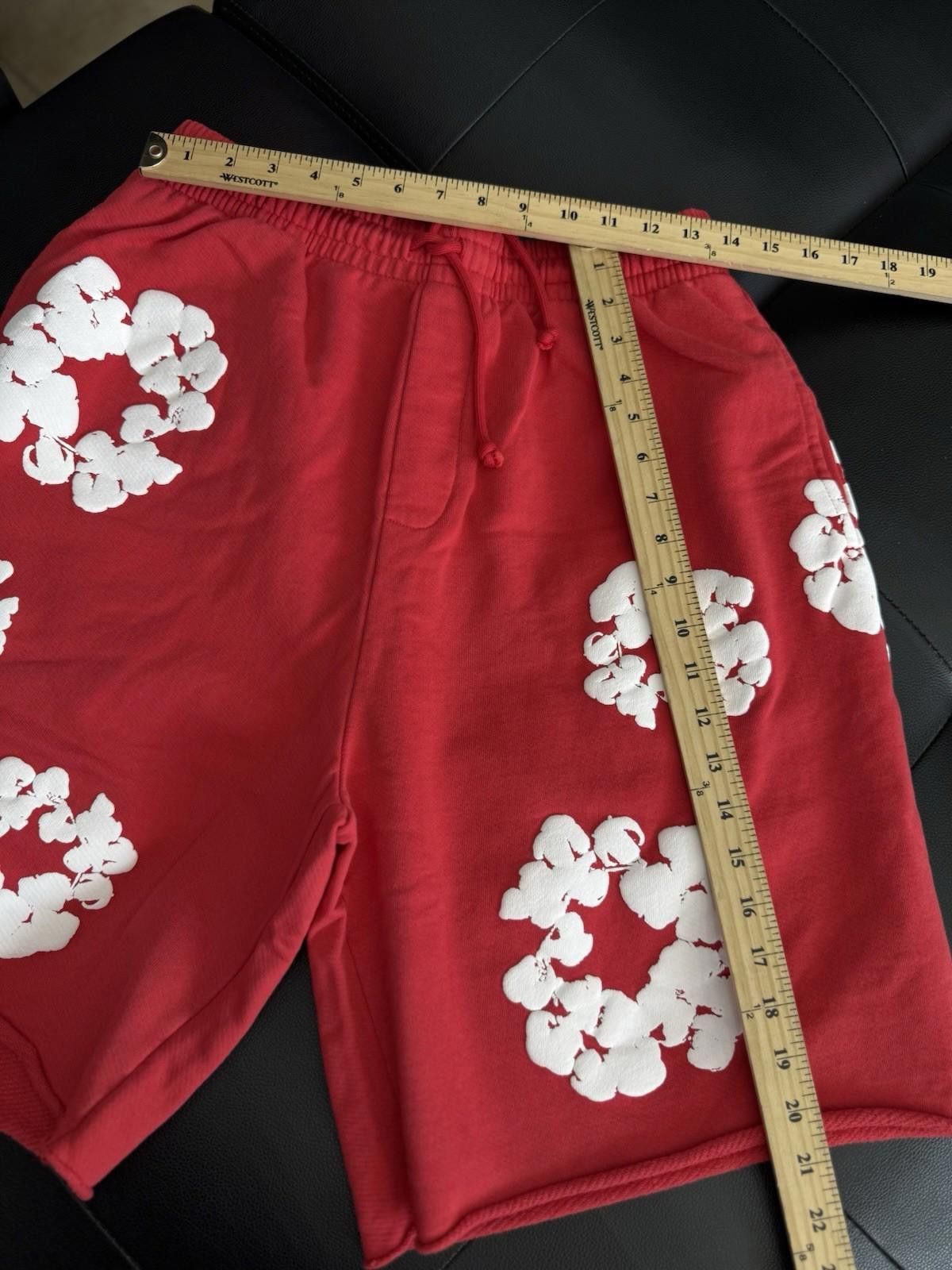 DENIM TEARS Denim Tears Cotton Wreath Shorts Red |BRAND NEW| AUTHENTIC| Size US 32 / EU 48 - 8 Thumbnail