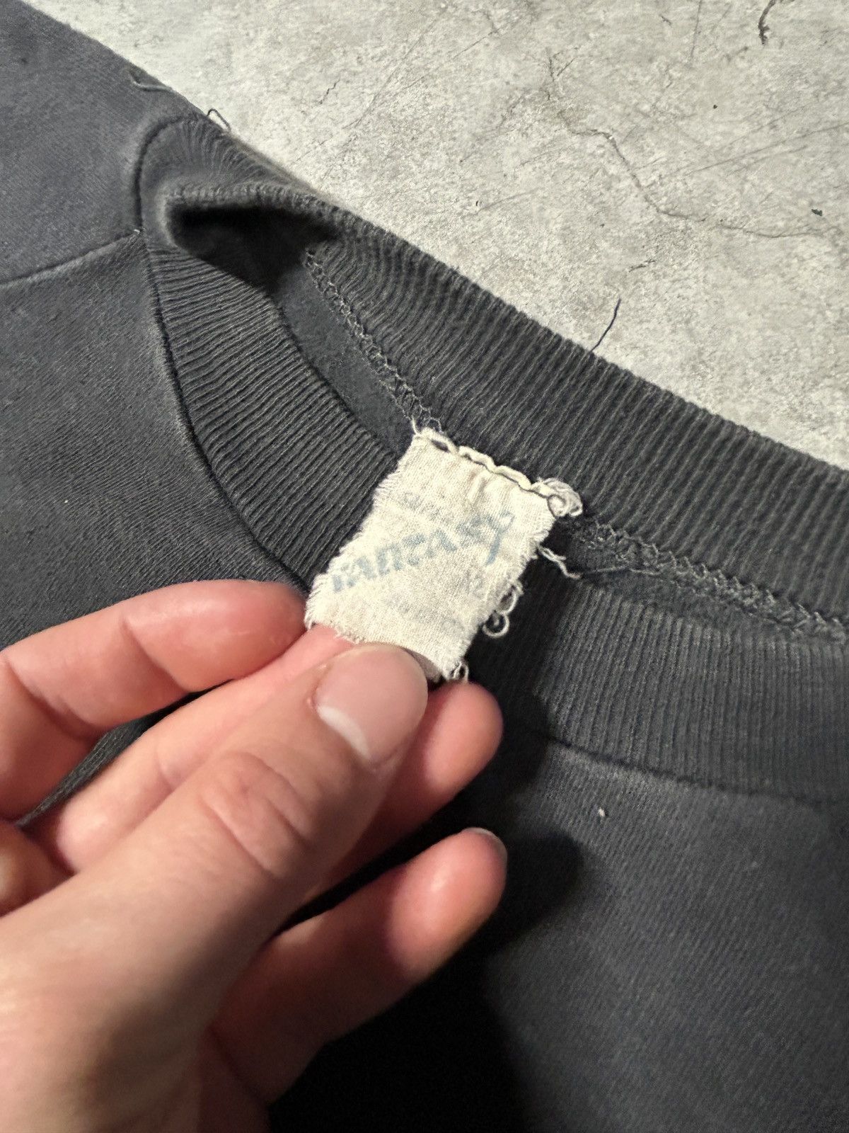 Vintage Vintage 90s Raglan Gucci Sweatshirt Faded Black Size US M / EU 48-50 / 2 - 4 Thumbnail