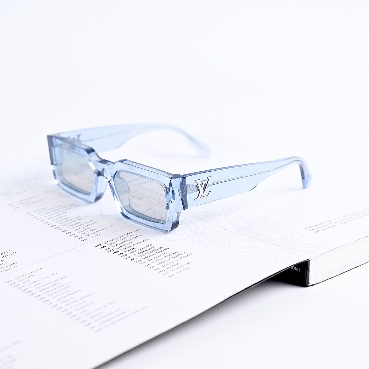 Louis Vuitton LOUIS VUITTON CRYSTAL BLUE SUNGLASSES Size ONE SIZE - 1 Thumbnail