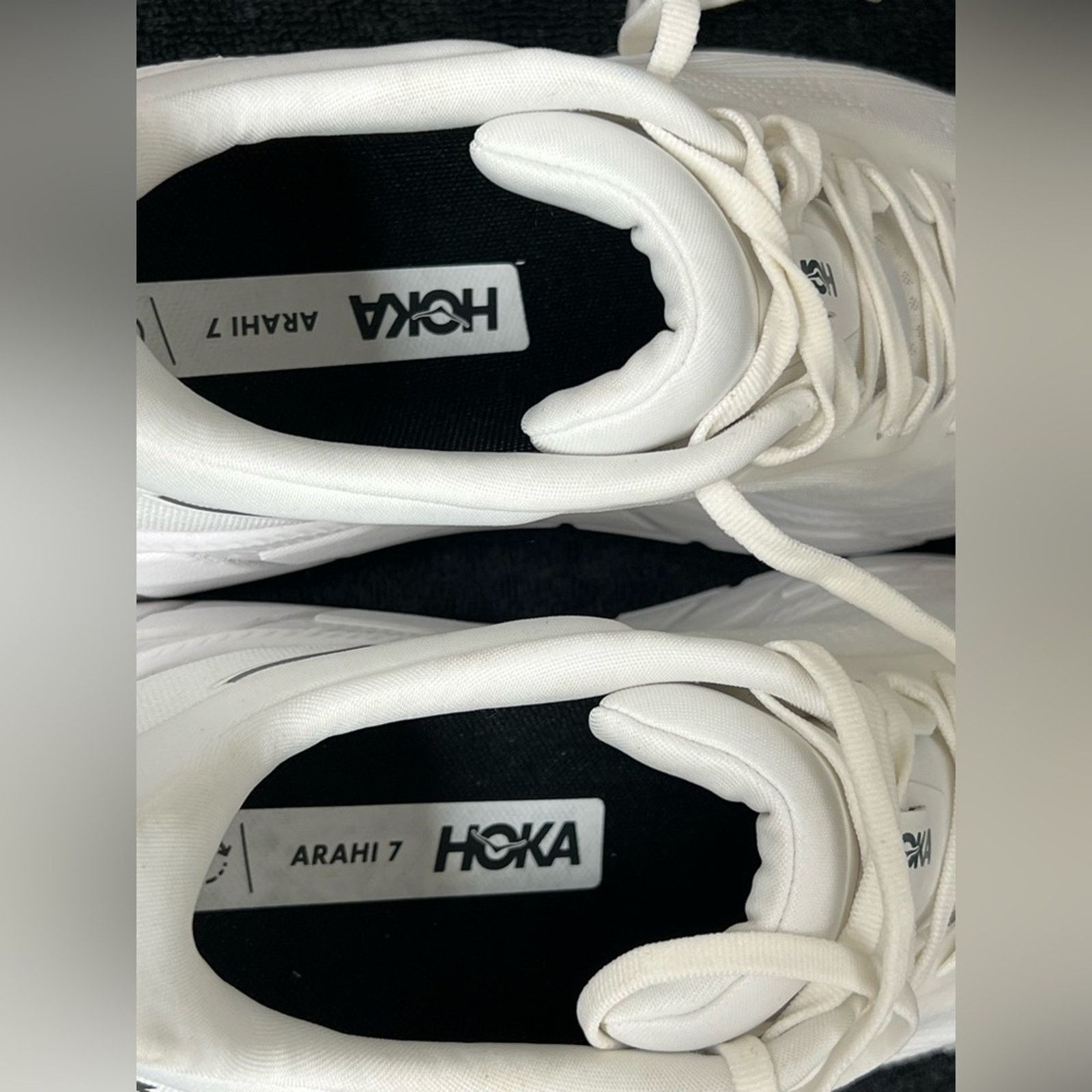 Hoka Hoka One One Arahi 7 Mens Blanc de Blanc Shoes 9.5 D NWOB Size US 9.5 / EU 42-43 - 12 Thumbnail
