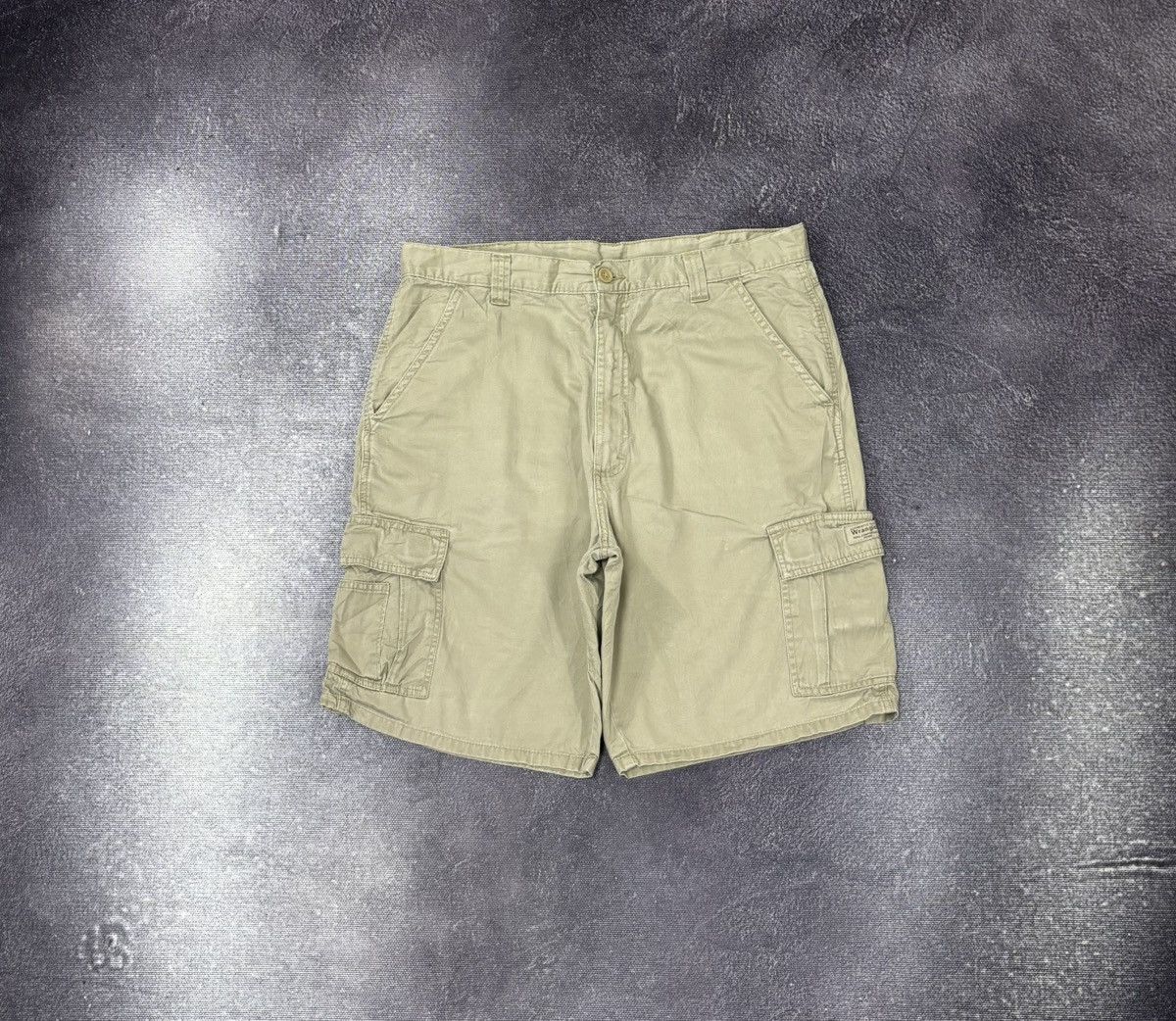 Vintage Vintage Wrangler Y2K Utility Military Hype Cargo Shorts Size US 36 / EU 52 - 1 Thumbnail