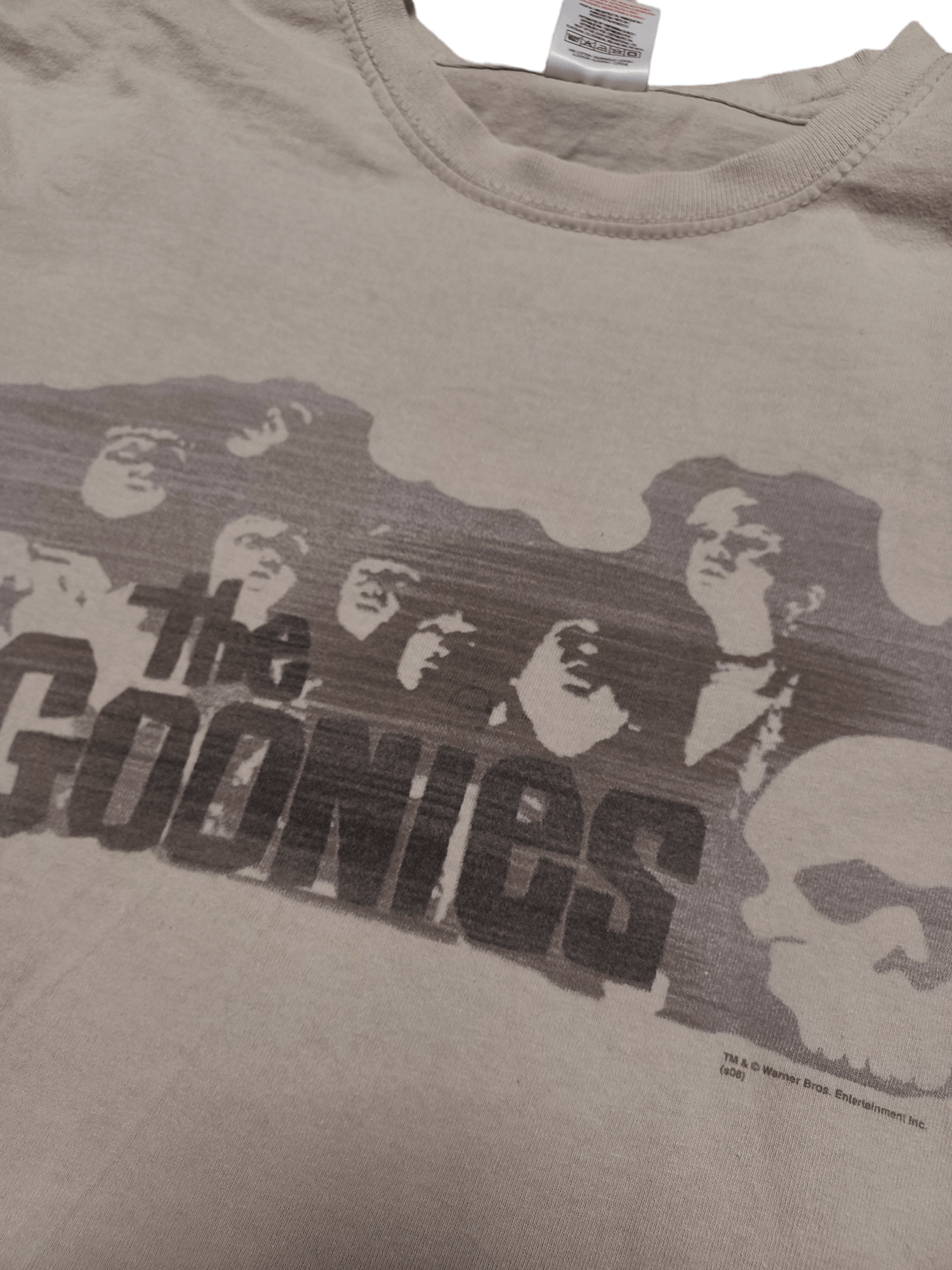 Fruit Of The Loom THE GOONIES VINTAGE 2008 FOTL MOVIE DIRTY TEE Size US XL / EU 56 / 4 - 4 Thumbnail