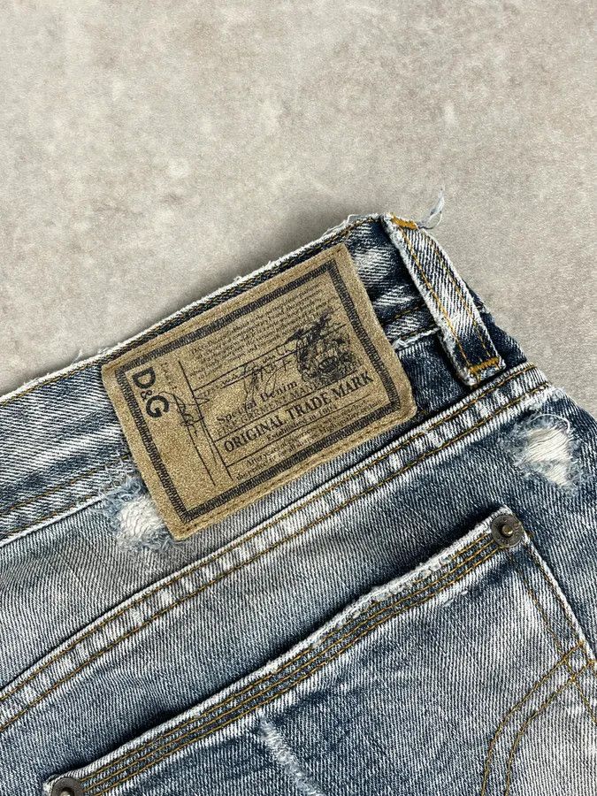 Dolce & Gabbana 2000s Dolce & Gabbana Light Blue Denim Distressed Jeans Size 27" / US 4 / IT 40 - 9 Thumbnail