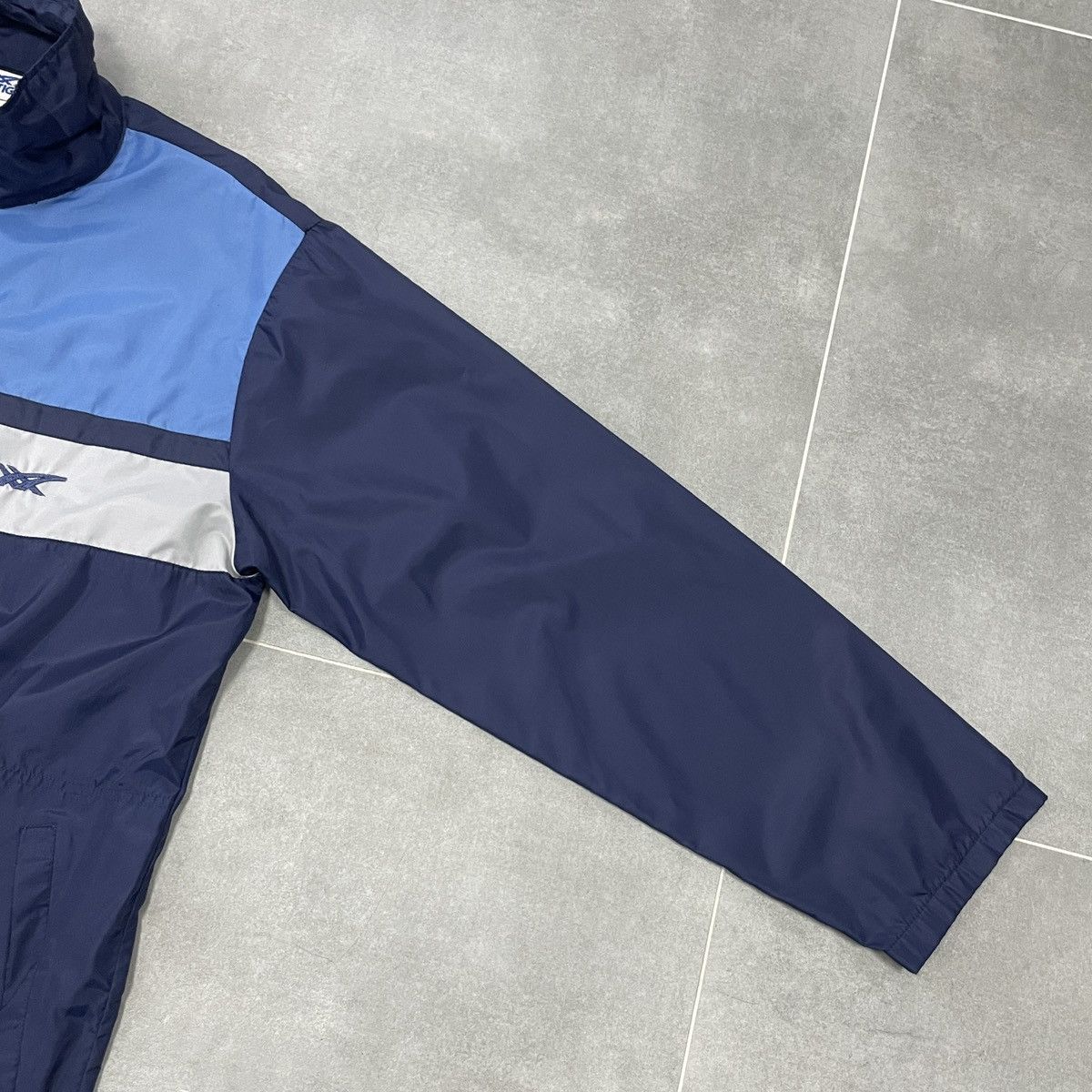 Asics × Vintage Vintage Asics Tiger Jacket Size M Size US M / EU 48-50 / 2 - 7 Thumbnail