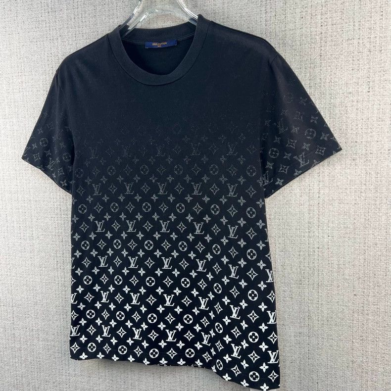 Louis Vuitton Louis Vuitton Full Logo printing gradient round neck short Size US M / EU 48-50 / 2 - 2 Thumbnail
