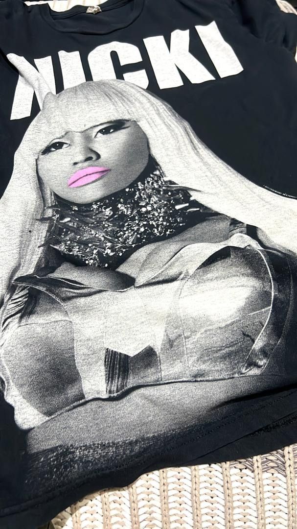 Band Tees Thrashed Faded 2011 Nicki Minaj Tour T Shirt Size US L / EU 52-54 / 3 - 11 Thumbnail