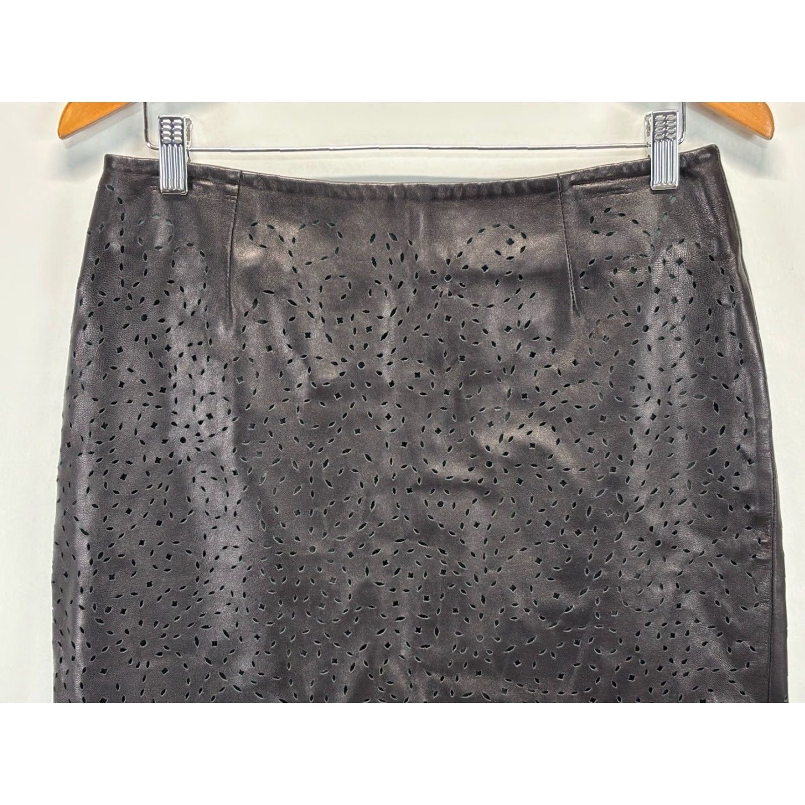 Vintage VINTAGE Lillie Rubin Leather Skirt Sz 10 Chocolate Brown Laser Cut Lined Pencil Straight Store polished? Size 32" / US 10 / IT 46 - 2 Thumbnail