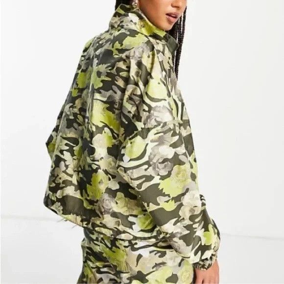 Nike NWT Nike Floral Camo Zip Jacket Cargo Khaki Windrunner LG Size L / US 10 / IT 46 - 4 Thumbnail