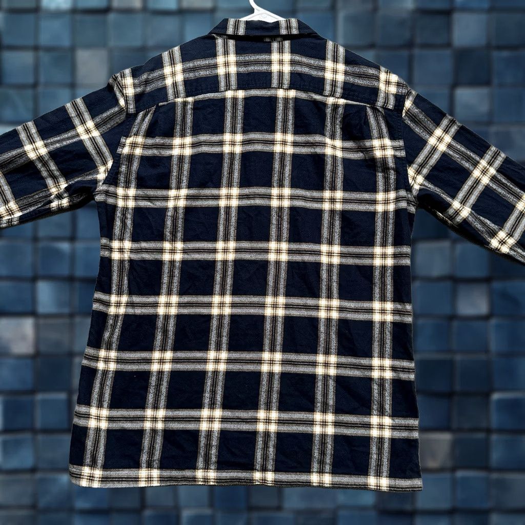Patagonia Patagonia Shirt Mens Large Blue Plaid Organic Cotton Flannel Button-Up Casual Workwear 42400 EUC Size US L / EU 52-54 / 3 - 1 Thumbnail