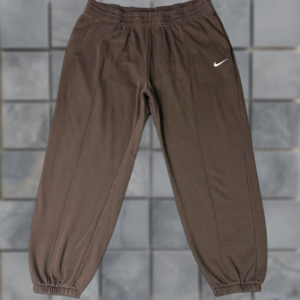 Nike VINTAGE Nike Sweatpants Mens XL Brown Travis Elastic Waist Tapered Swoosh Logo Essential Logo Decade 90s Mens XL Brown Sweatpants Size US 36 / EU 52 - 1 Thumbnail