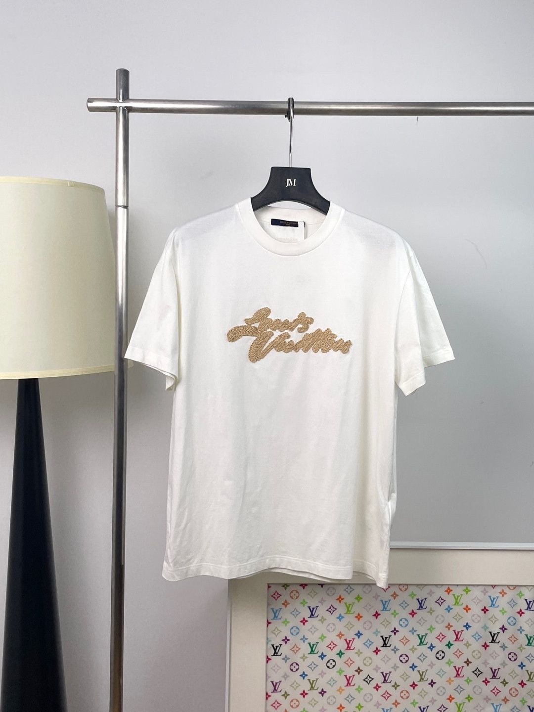 Louis Vuitton Louis Vuitton Gold Logo T-Shirt Size L Size US L / EU 52-54 / 3 - 1 Thumbnail