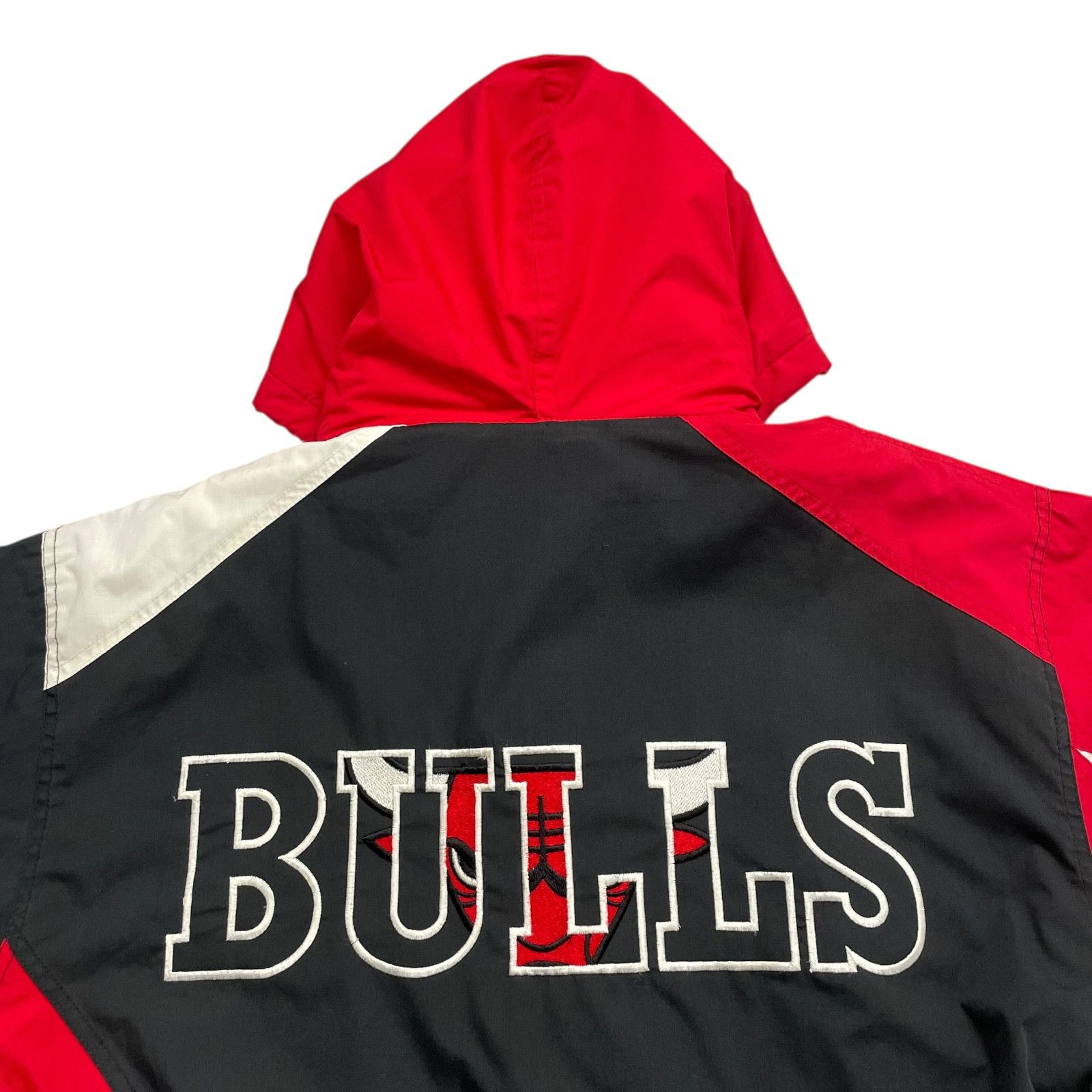 NBA VTG 90s CHICAGO BULLS PRO PLAYER HOODED PUFFER JACKET Size US M / EU 48-50 / 2 - 3 Thumbnail