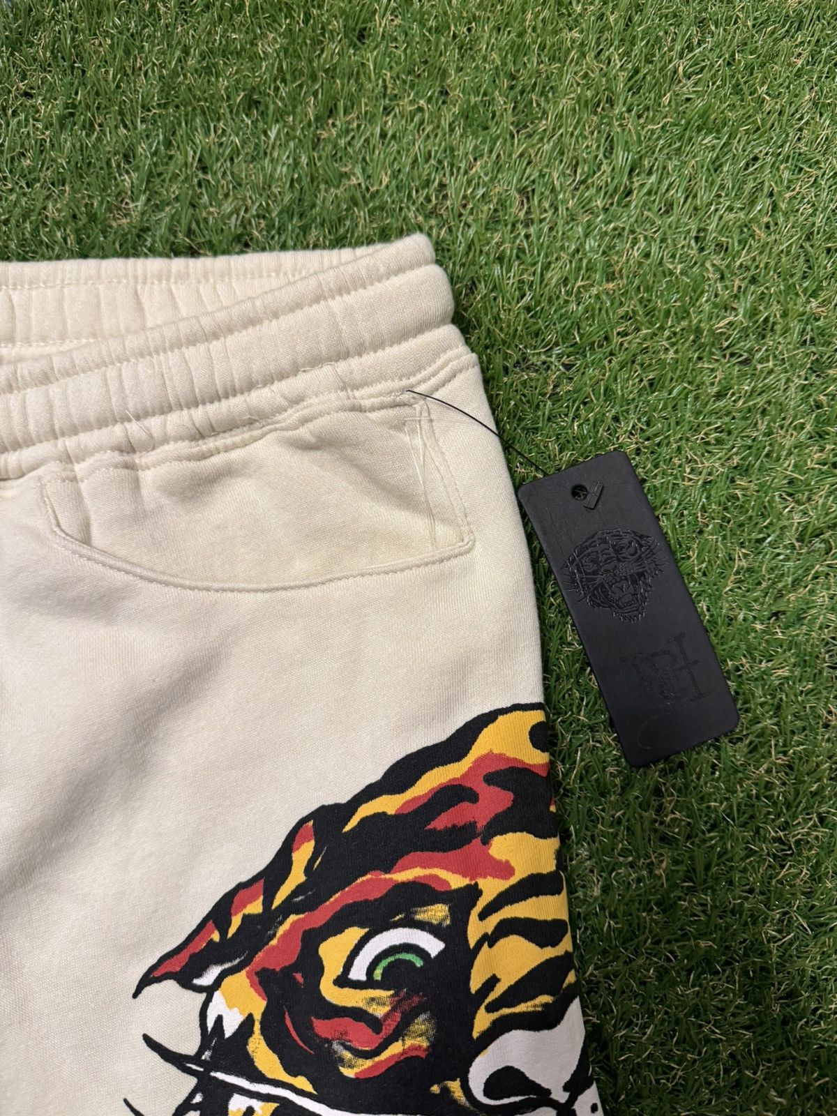 Ed Hardy Ed Hardy Retro Tiger Sweat Shorts Size US 34 / EU 50 - 2 Thumbnail