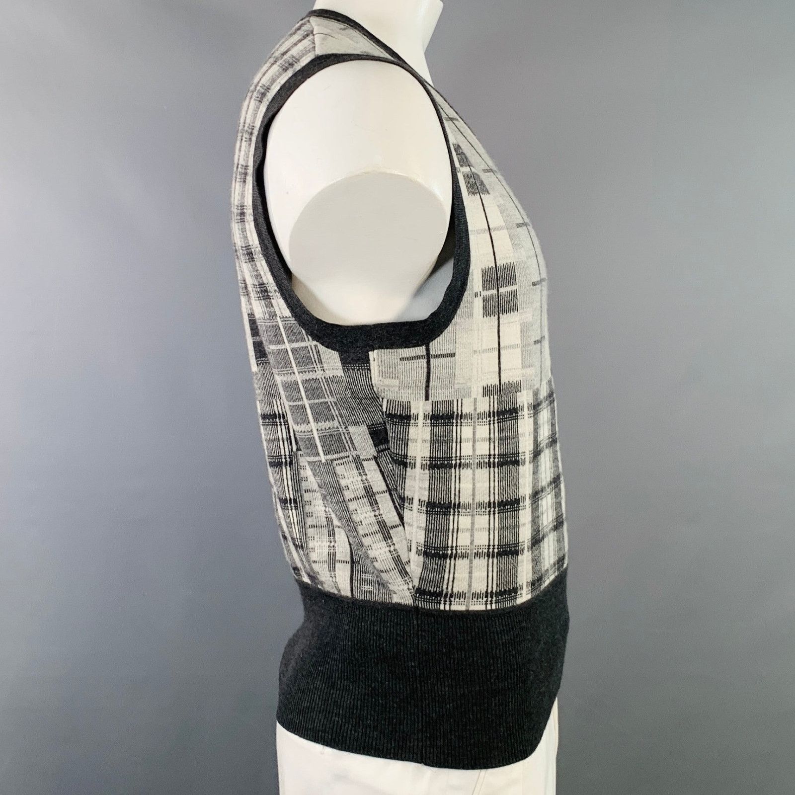 Brooks Brothers Black Fleece BLACK FLEECE Size L Grey White Plaid Wool V-Neck Vest Size US L / EU 52-54 / 3 - 3 Thumbnail
