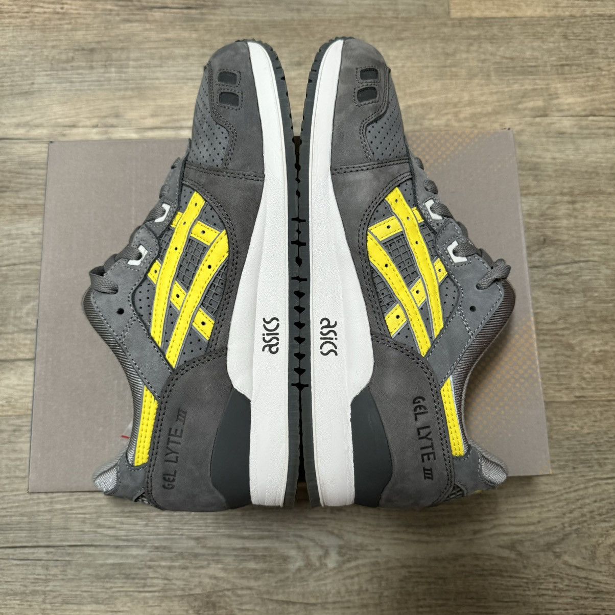 Asics × Ronnie Fieg ASICS Ronnie Fieg x Gel Lyte 3 III Super Yellow Kith Size US 9 / EU 42 - 4 Thumbnail