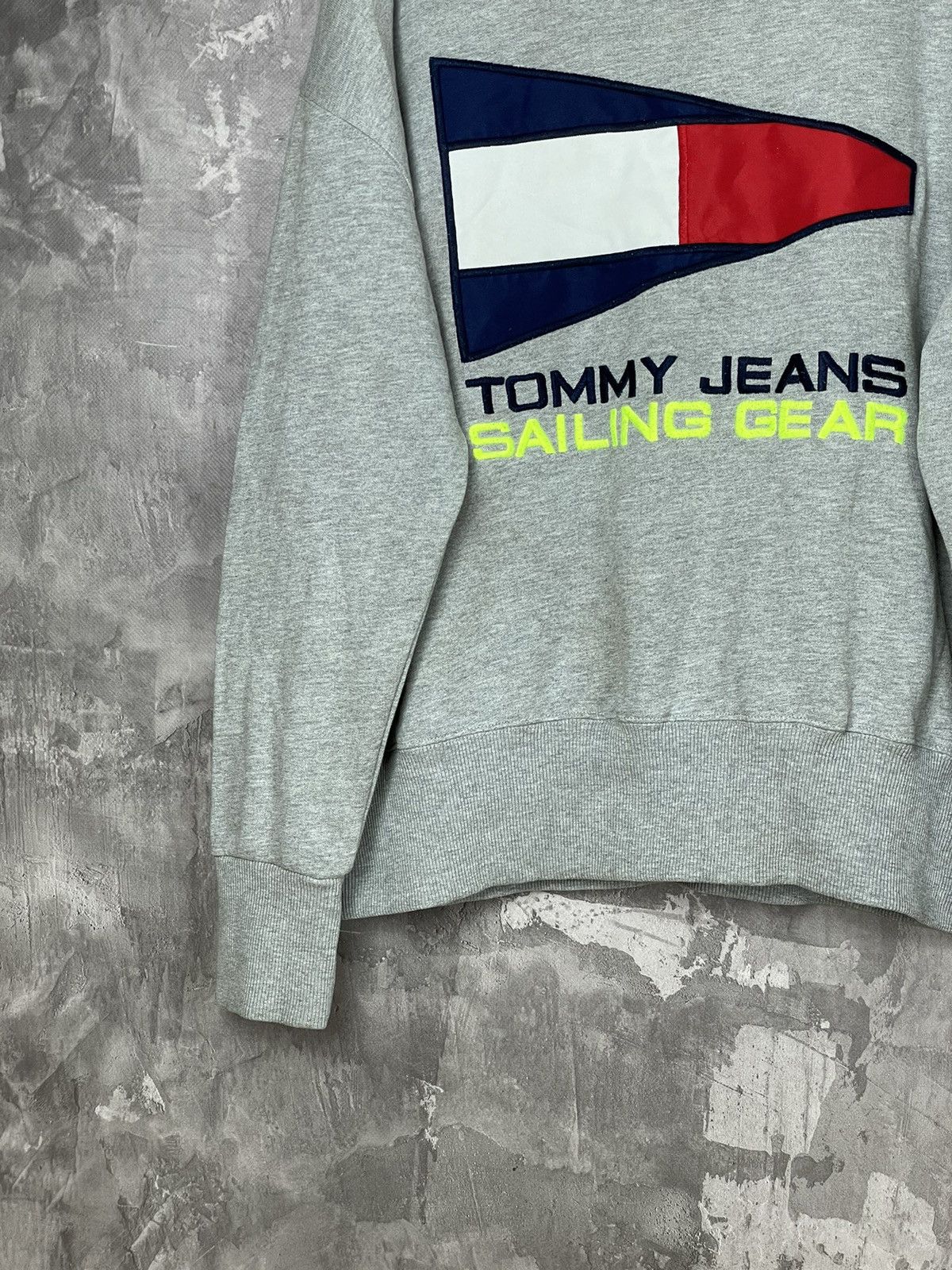Tommy Hilfiger × Vintage Tommy Jeans vintage sweatshirt spellout logo Y2K Rare Size L Size US L / EU 52-54 / 3 - 5 Thumbnail