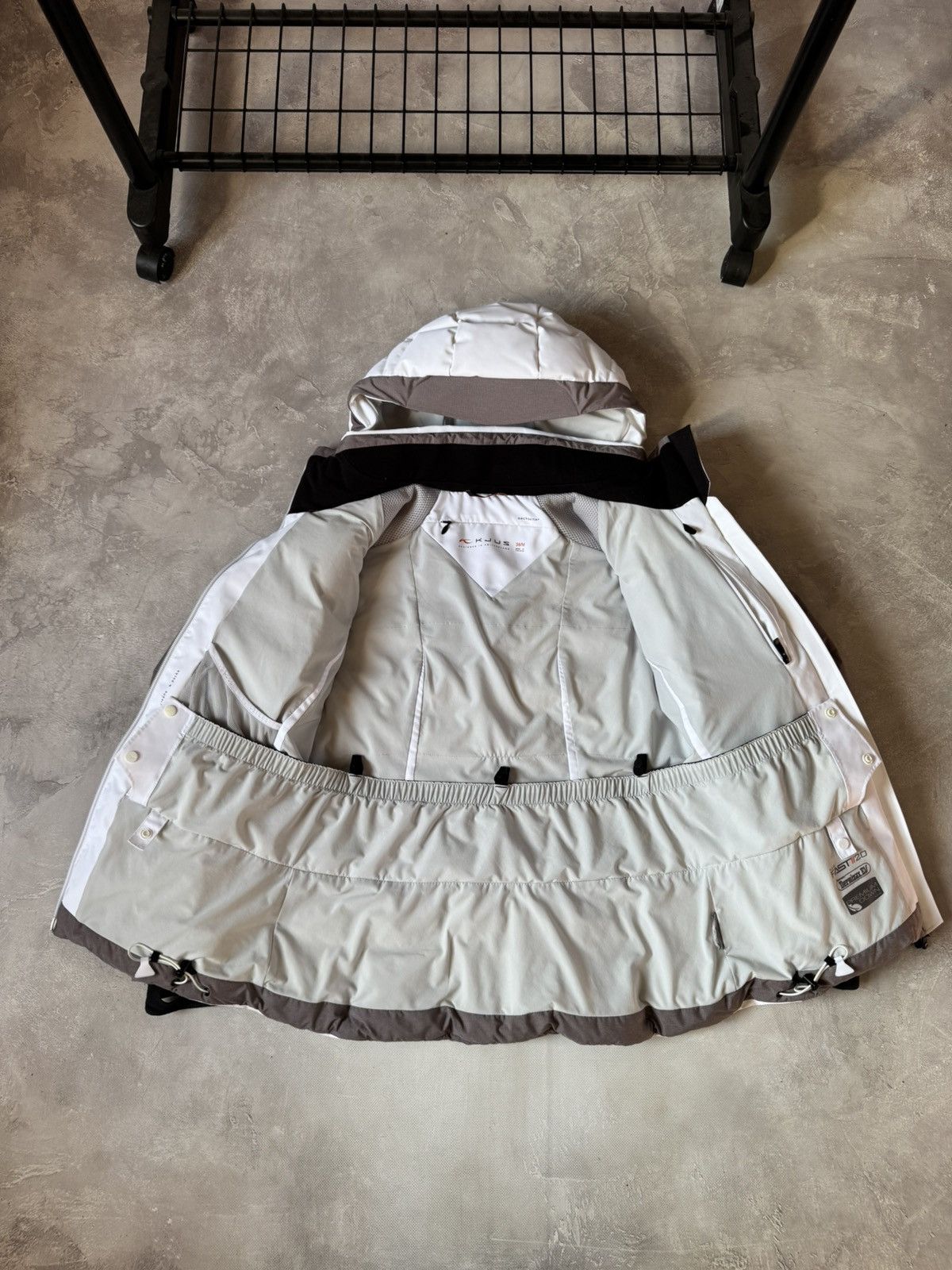 KJUS Kjus Woman's Snowscape Down Ski Jacket Size M / US 6-8 / IT 42-44 - 10 Thumbnail