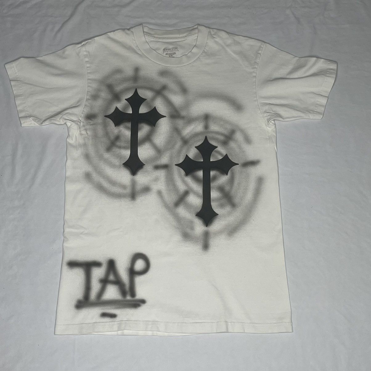 Kirkland Signature Airbrush cross shirt Size US M / EU 48-50 / 2 - 2 Thumbnail