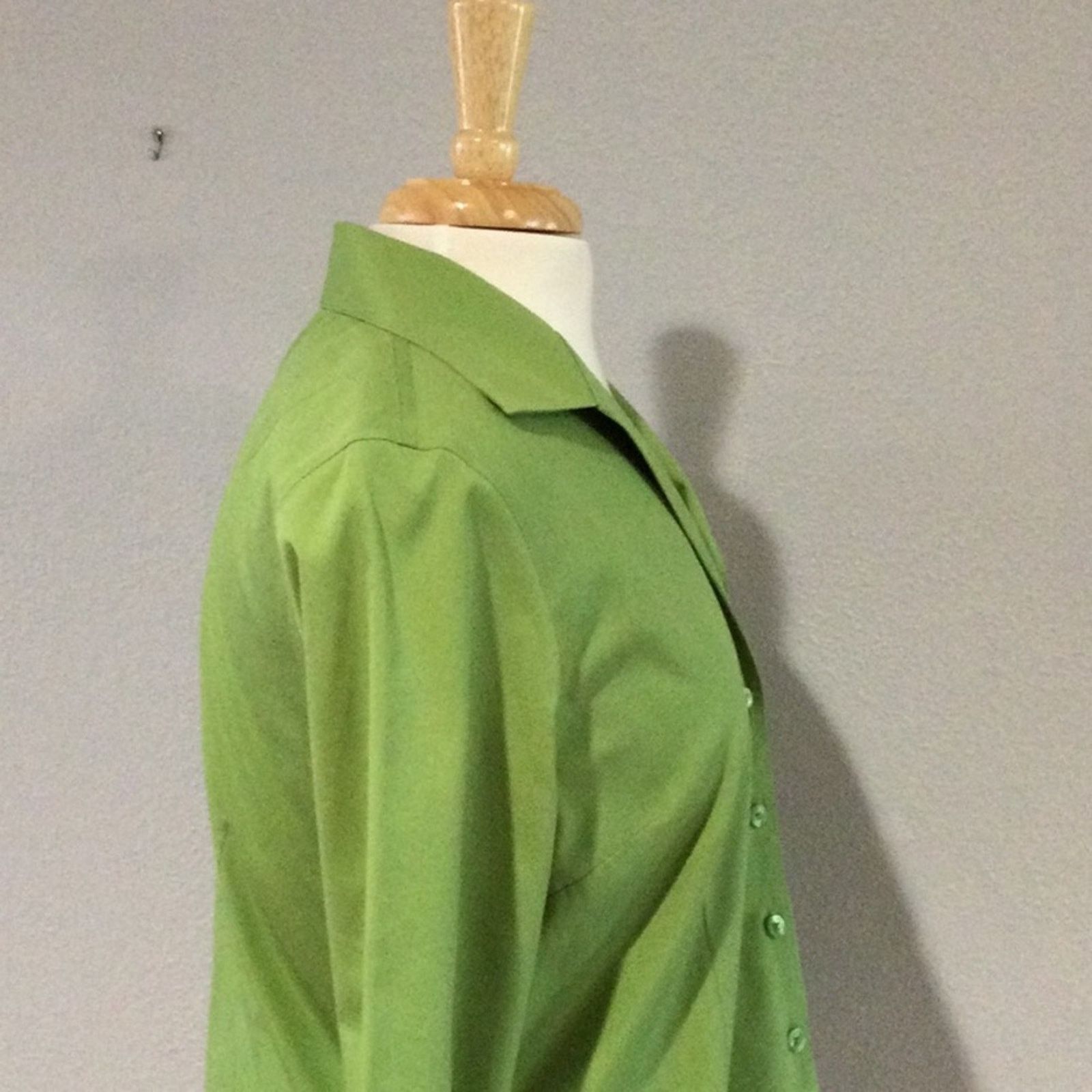 Jones New York Jones New York Green Button Front Collar No Iron Blouse Sz 8 Size M / US 6-8 / IT 42-44 - 6 Thumbnail