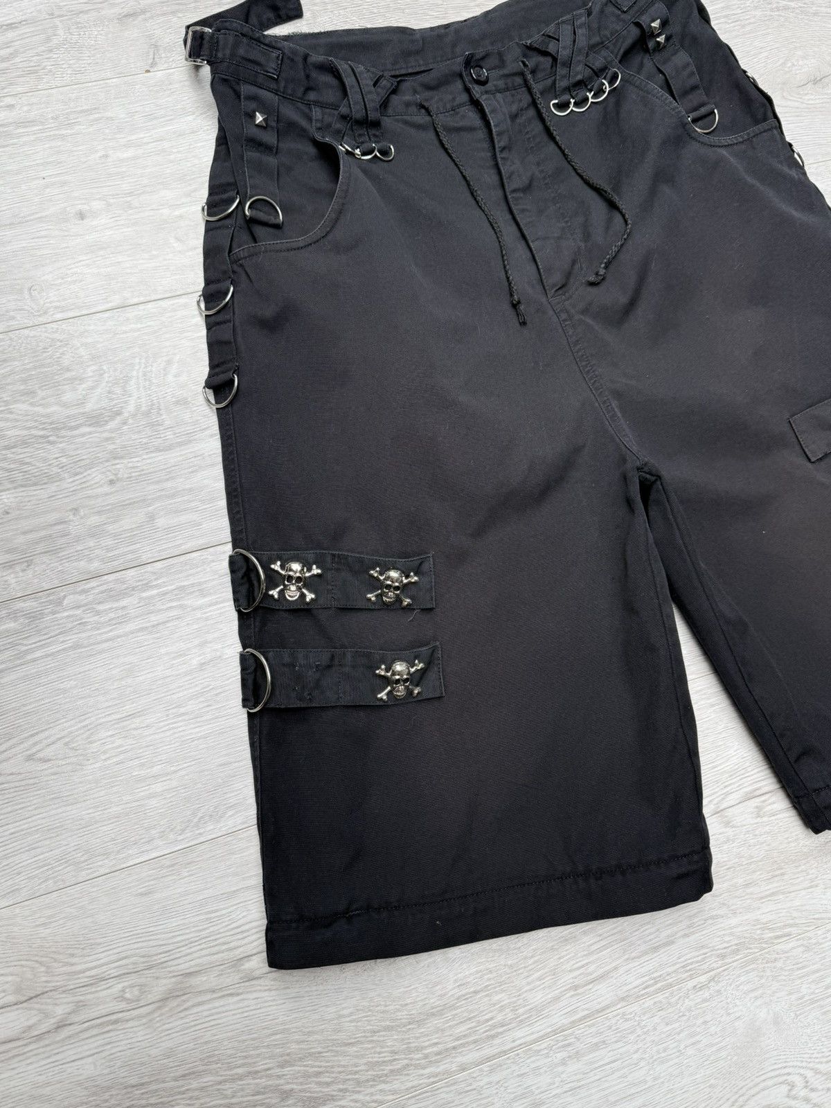 Tripp NYC Zoelibat Gothic Punk Black Shorts D-Ring Skull Buckle Straps Size US 32 / EU 48 - 4 Thumbnail