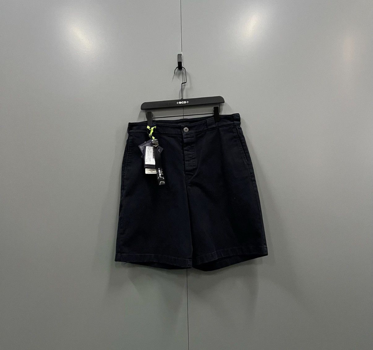 Prada PRADA Triangle Logo Embroidered Shorts J41 Size US 36 / EU 52 - 5 Thumbnail