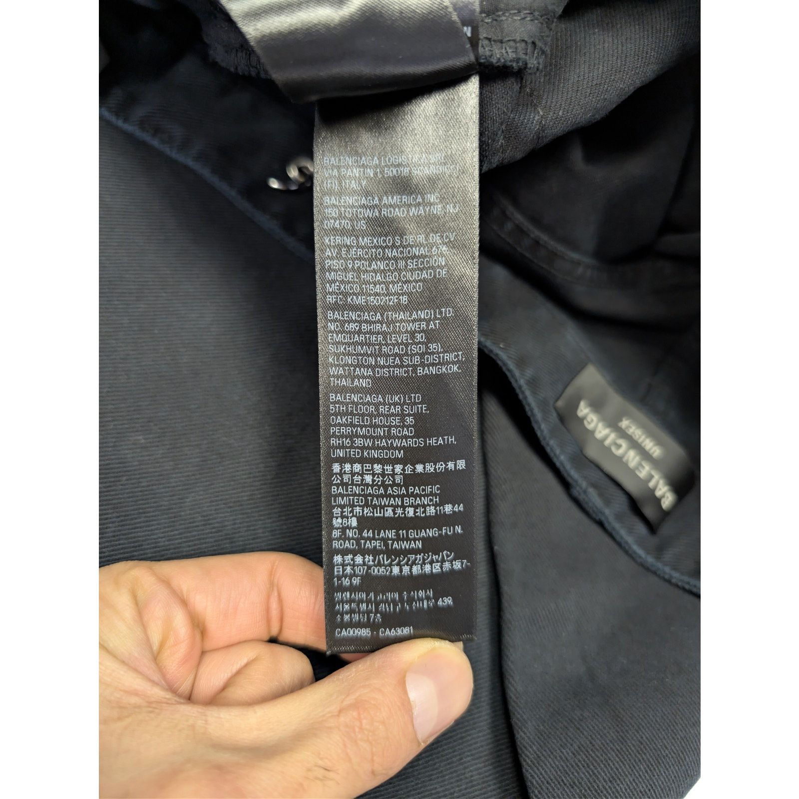 Balenciaga o1rshd1 Q:2 / Left Hand Denim Pierced Baggy Pants in Black Size US 32 / EU 48 - 21 Thumbnail