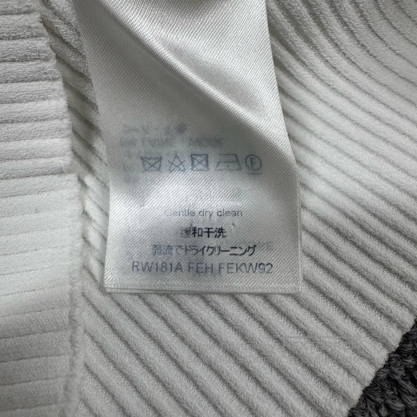 Louis Vuitton Louis Vuitton White high-necked, vertical striped knitted Size M / US 6-8 / IT 42-44 - 5 Thumbnail