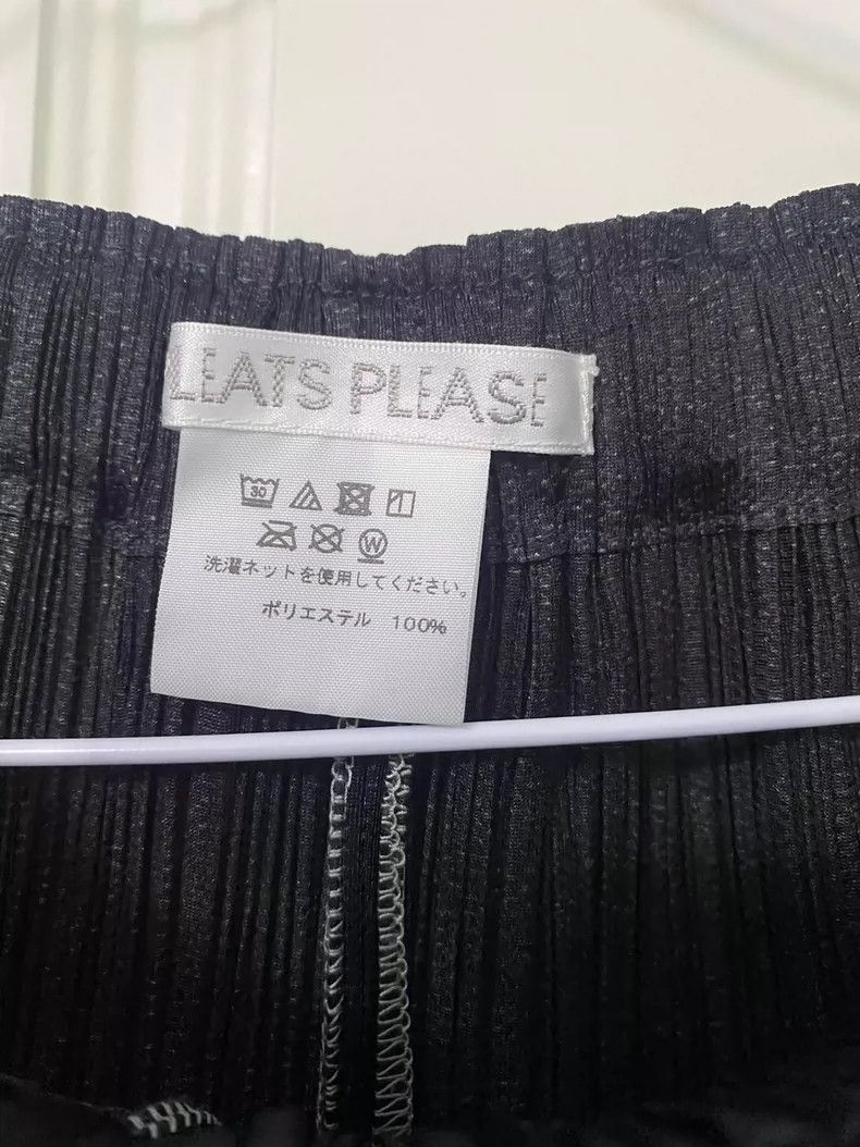 Issey Miyake Issey Miyake size:2 Blue and black color combination bests Size 31" - 4 Thumbnail