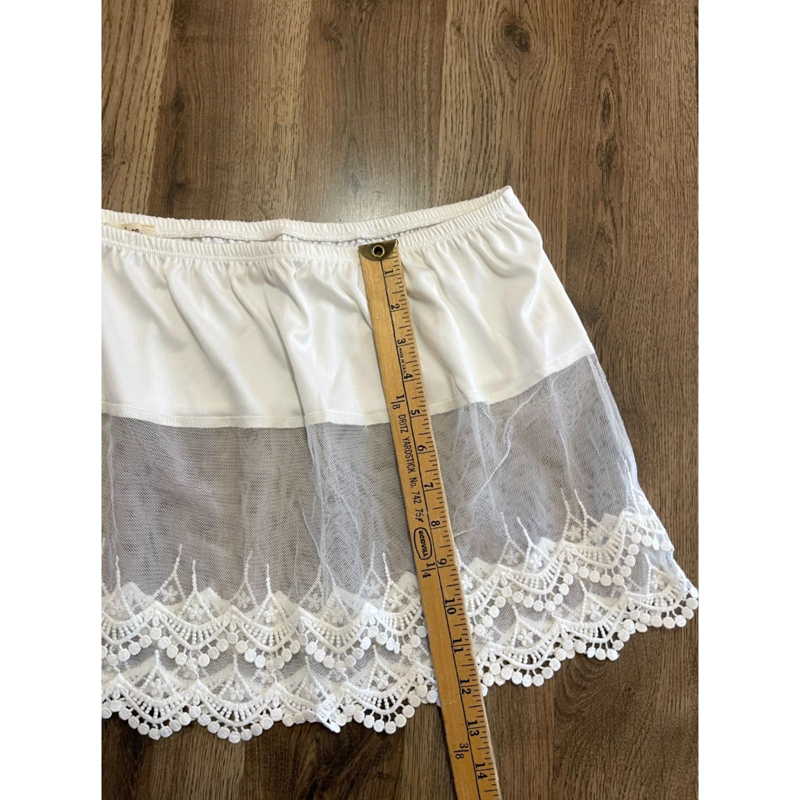 Vintage Indigo Thread Co. Extender Women's Plus 3X White Knit & Lace Scalloped Hem T-Shirt, 3X, White, Knit & Lace Scalloped Hem, Plus, VINTAGE? Size XXL / US 16-18 / IT 52-54 - 7 Thumbnail