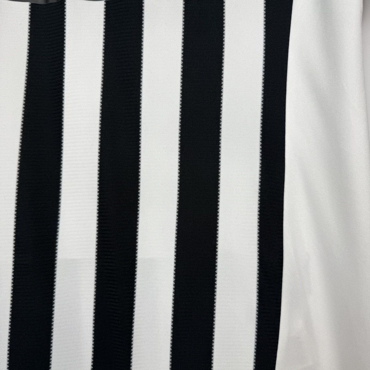 Adidas JUVENTUS 2015 2016 HOME FOOTBALL SHIRT SOCCER JERSEY ADIDAS Size US M / EU 48-50 / 2 - 11 Thumbnail