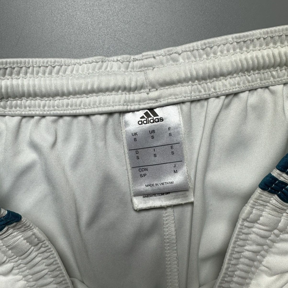 Vintage REAL MADRID ADIDAS 2016/2017 FOOTBALL HOME SHORTS #7 RONALDO Size US 29 - 4 Thumbnail