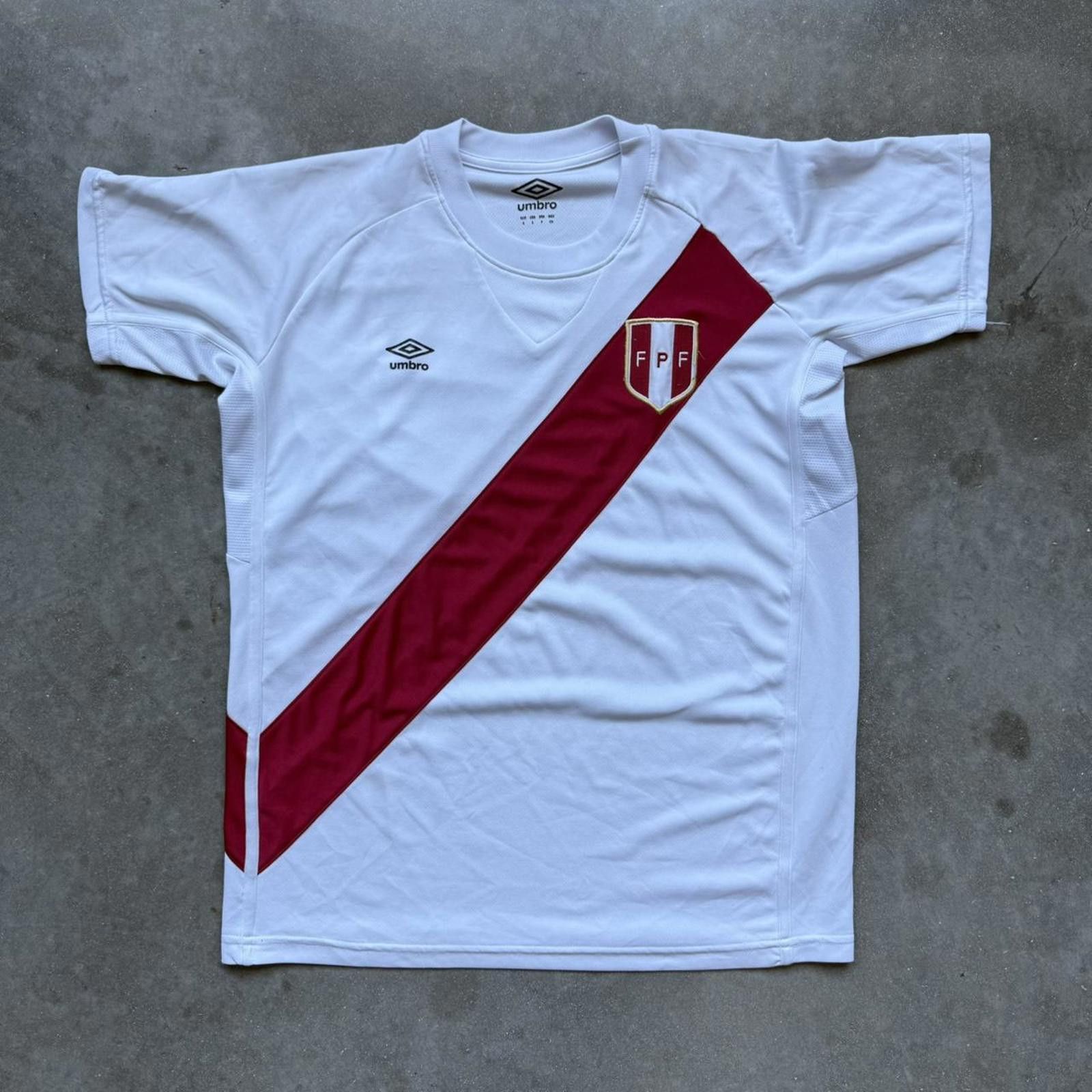 Umbro 2014-2015 Umbro Peru National Home Futbol Soccer Jersey Size US S / EU 44-46 / 1 - 1 Thumbnail