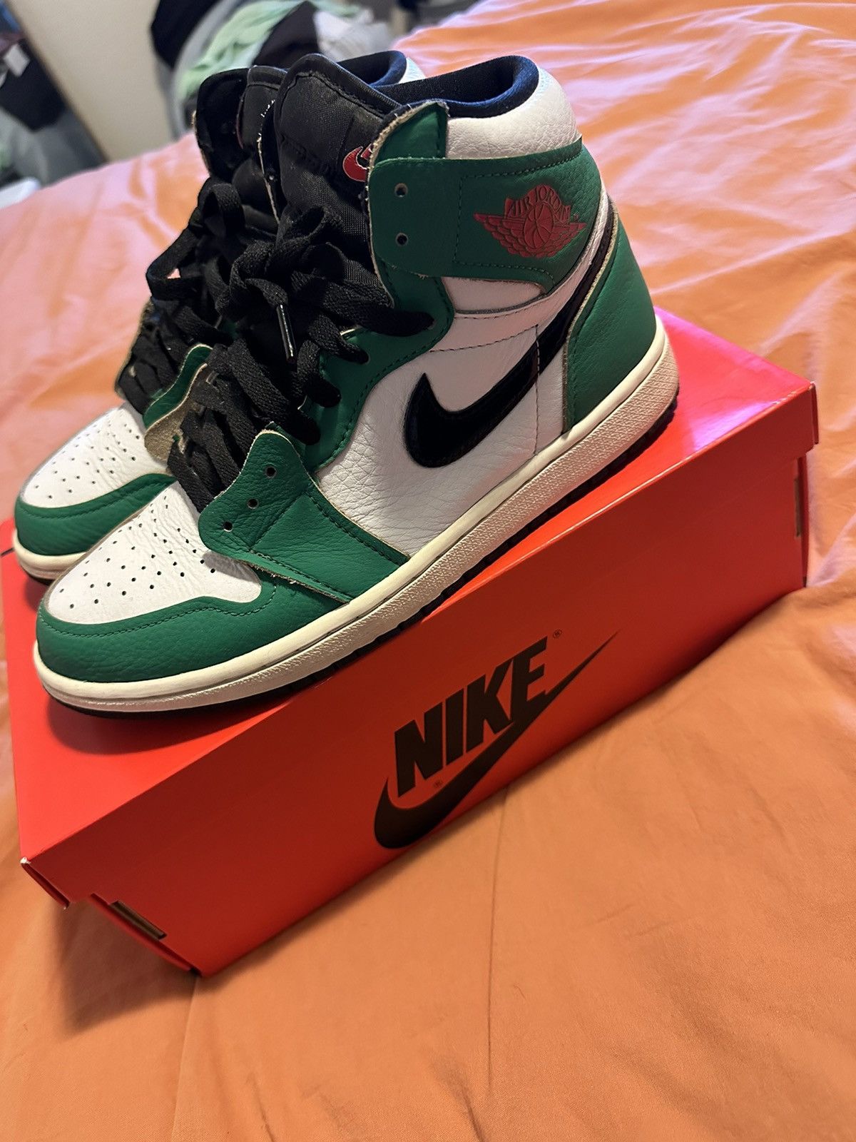 Nike Air Jordan 1 Lucky Green Size US 7 / EU 40 - 4 Thumbnail