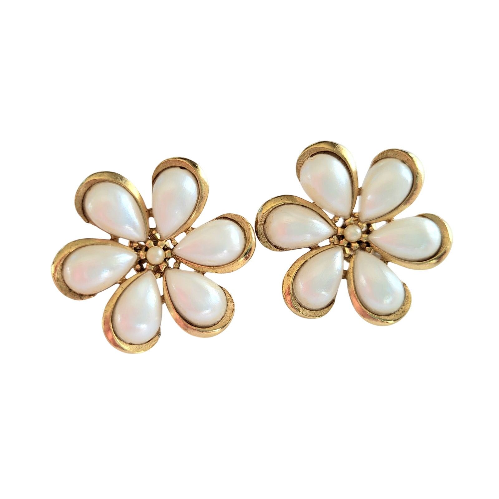 Other Vintage Crown Trifari 60s Milk Glass Flower Earrings Clip On Size ONE SIZE - 1 Thumbnail