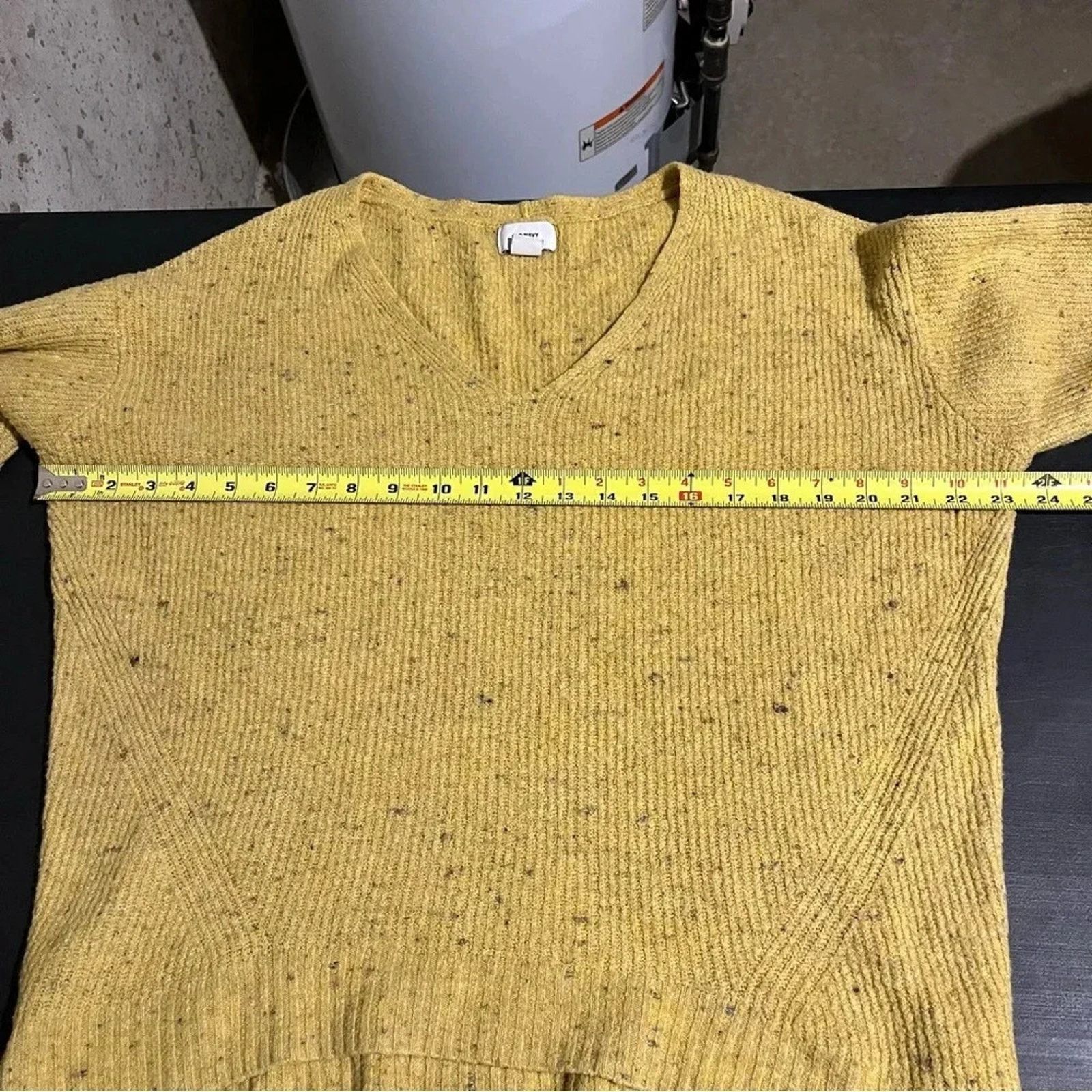 Old Navy Old Navy Sweater Women Size L V Neck Soft Fuzzy Pullover Size L / US 10 / IT 46 - 7 Thumbnail