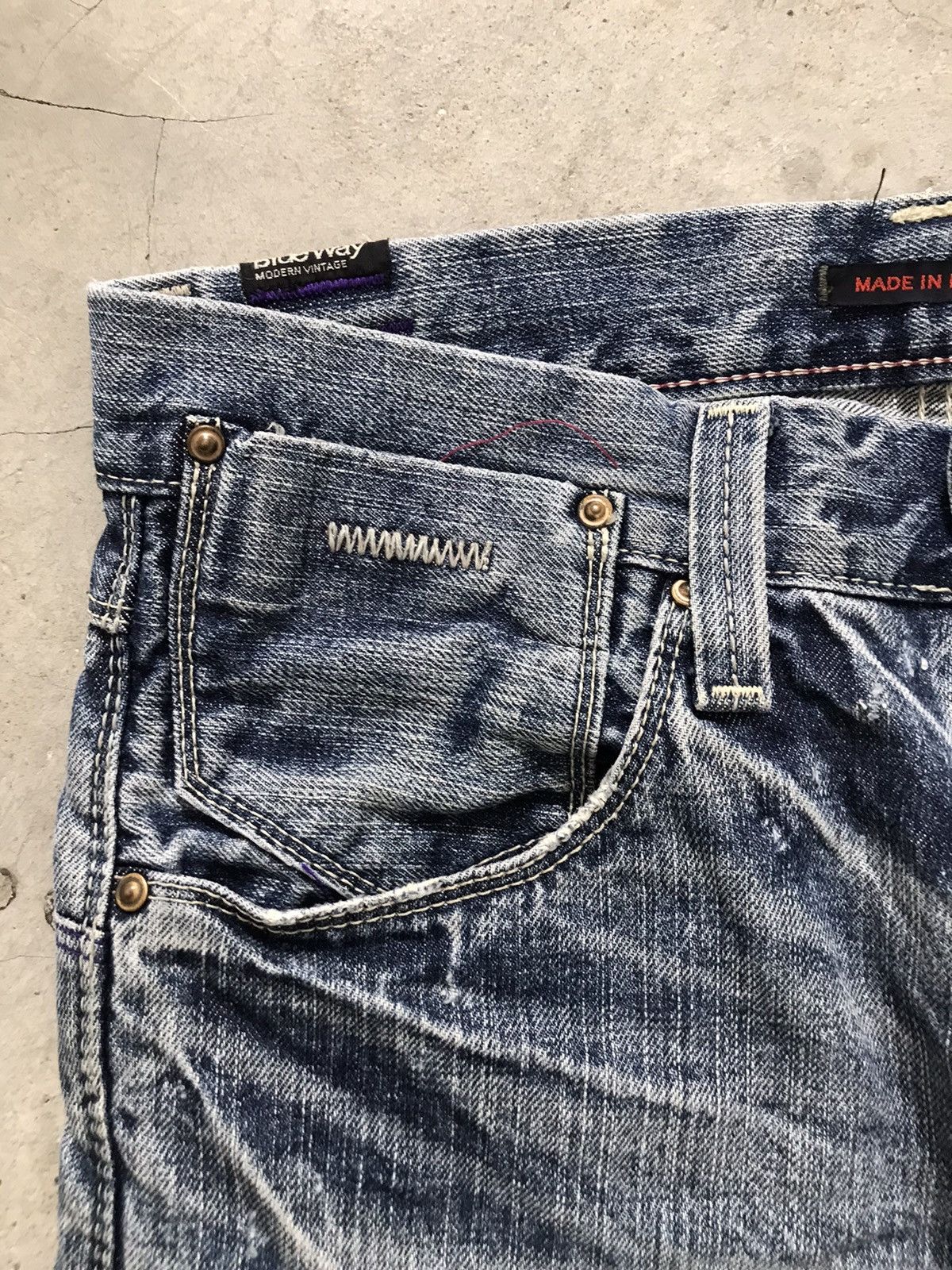 Japanese Brand BLUE WAY Modern Vintage Abstract Back Zipper Pockets Jeans Size US 30 / EU 46 - 5 Thumbnail