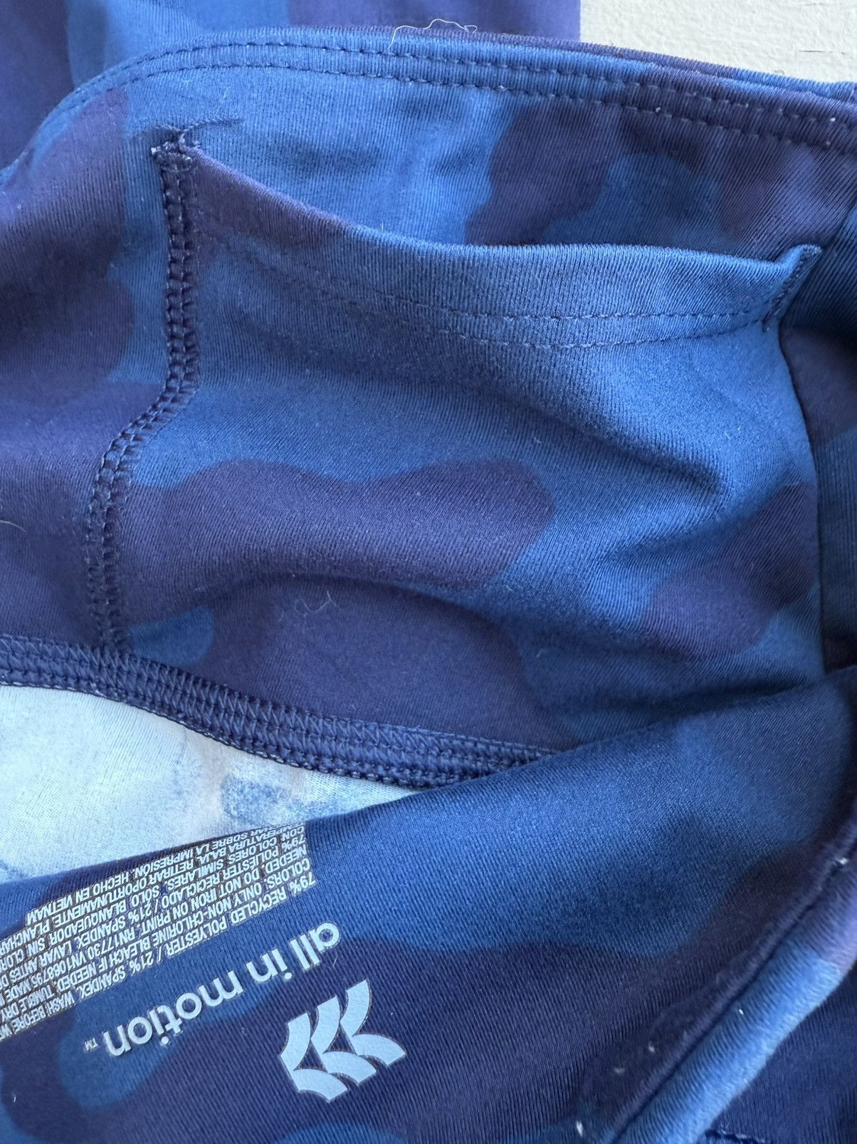 Other All In Motion Exercise Capri Leggings Blue Navy Camouflage Size 26" / US 2 / IT 38 - 9 Thumbnail