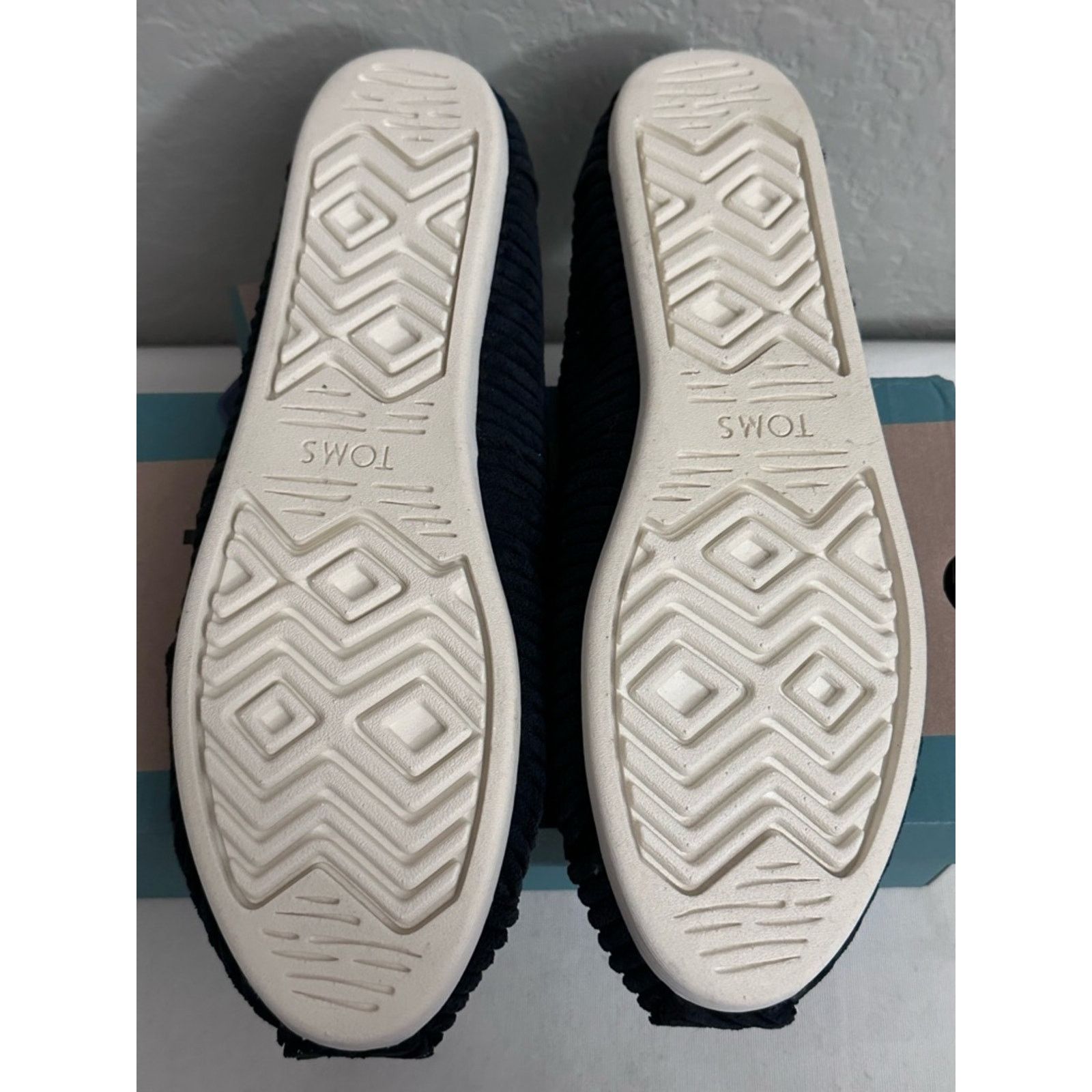 Toms TOMS Wale Cord & Faux Fur Lined Slip-On Shoe Women 11 Black Size US 11 / IT 41 - 7 Thumbnail